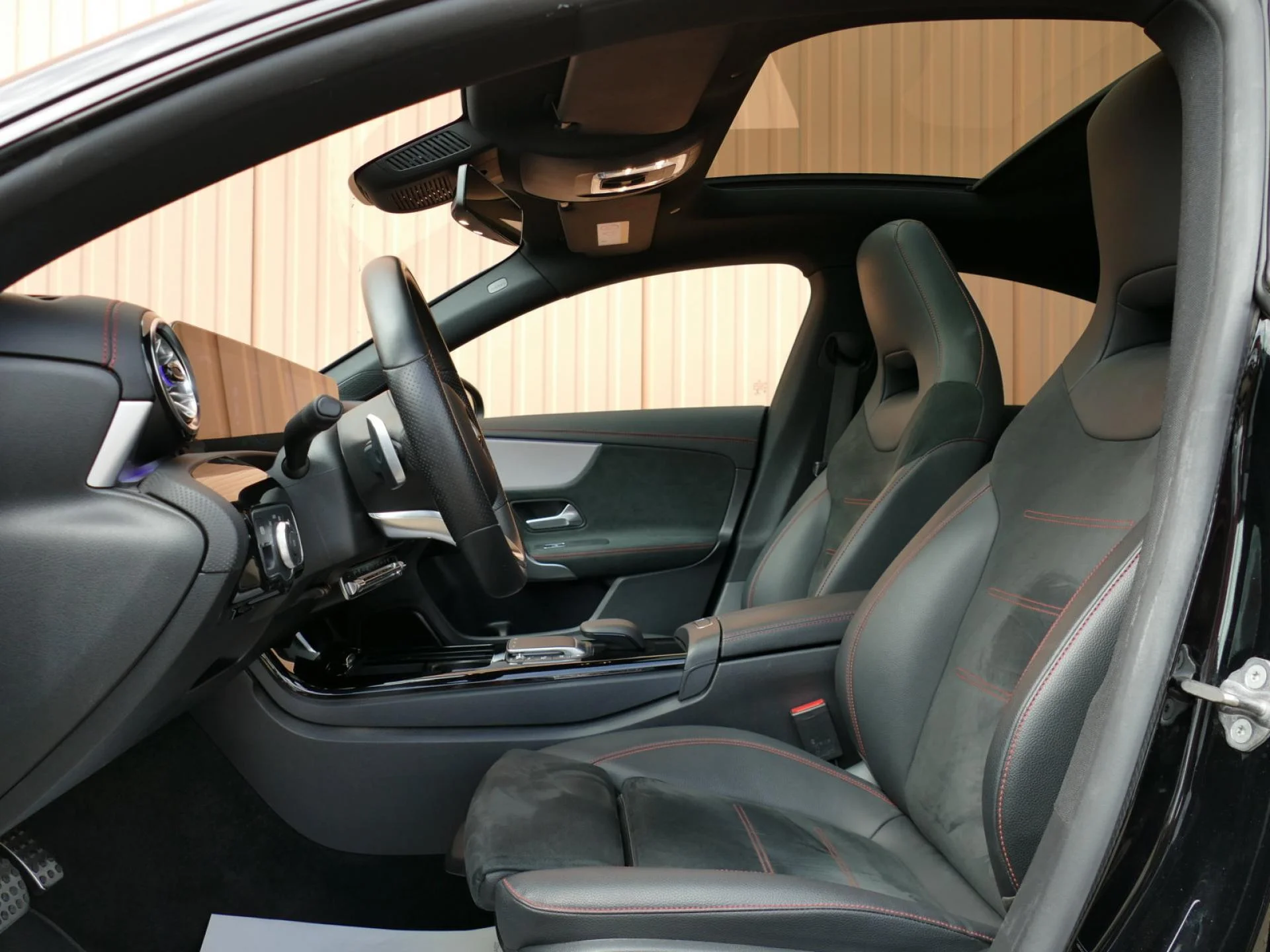 MERCEDES CLA - Miniature 4 sur 24 - Cliquer pour voir cette photo