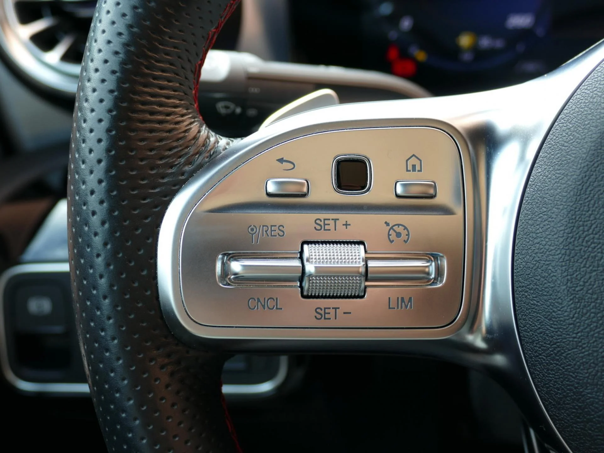 MERCEDES CLA - Miniature 14 sur 24 - Cliquer pour voir cette photo