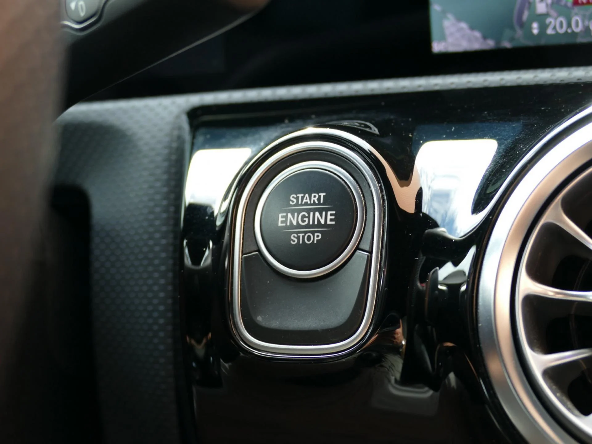 MERCEDES CLA - Miniature 17 sur 24 - Cliquer pour voir cette photo