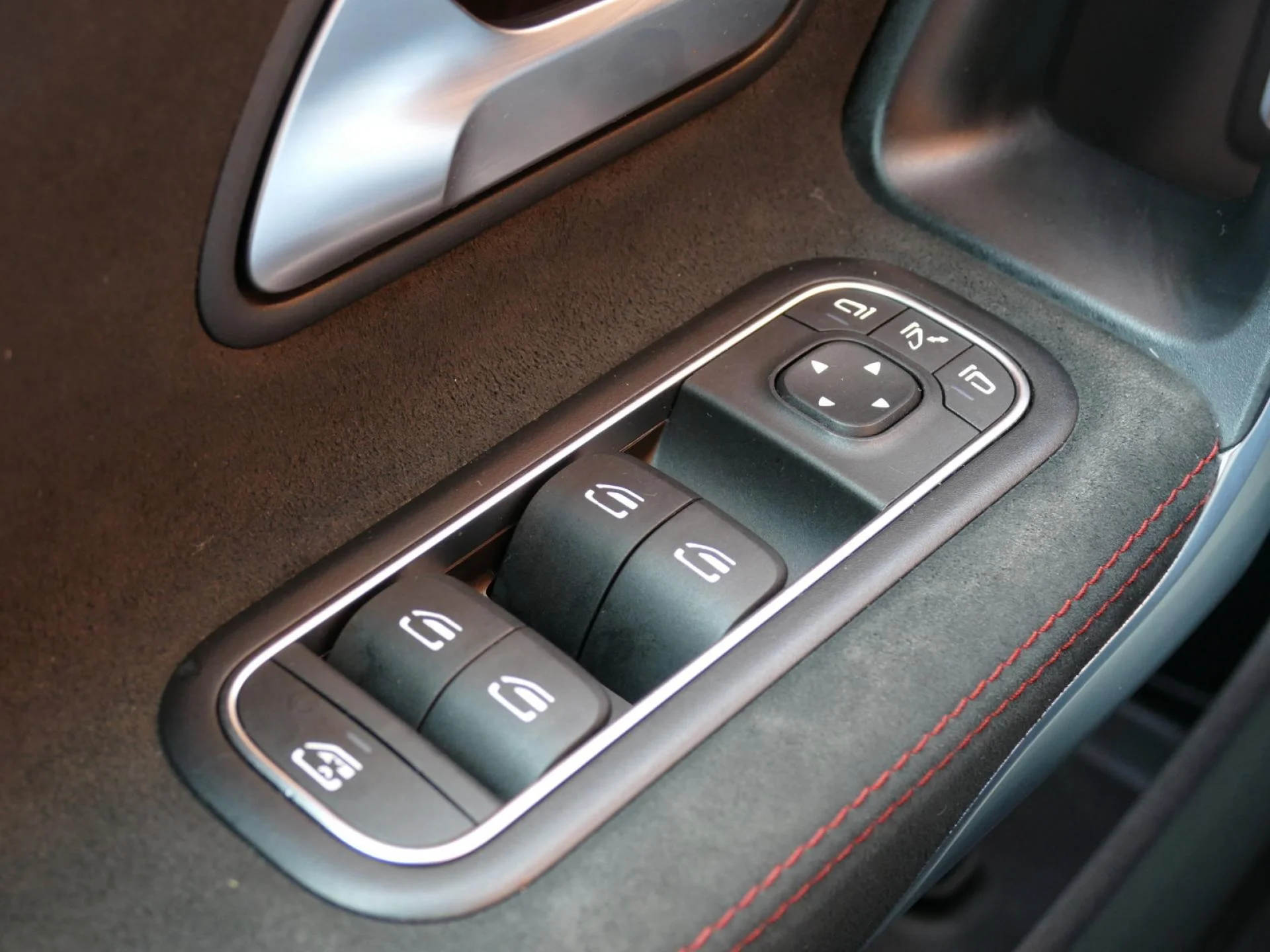 MERCEDES CLA - Miniature 22 sur 32 - Cliquer pour voir cette photo