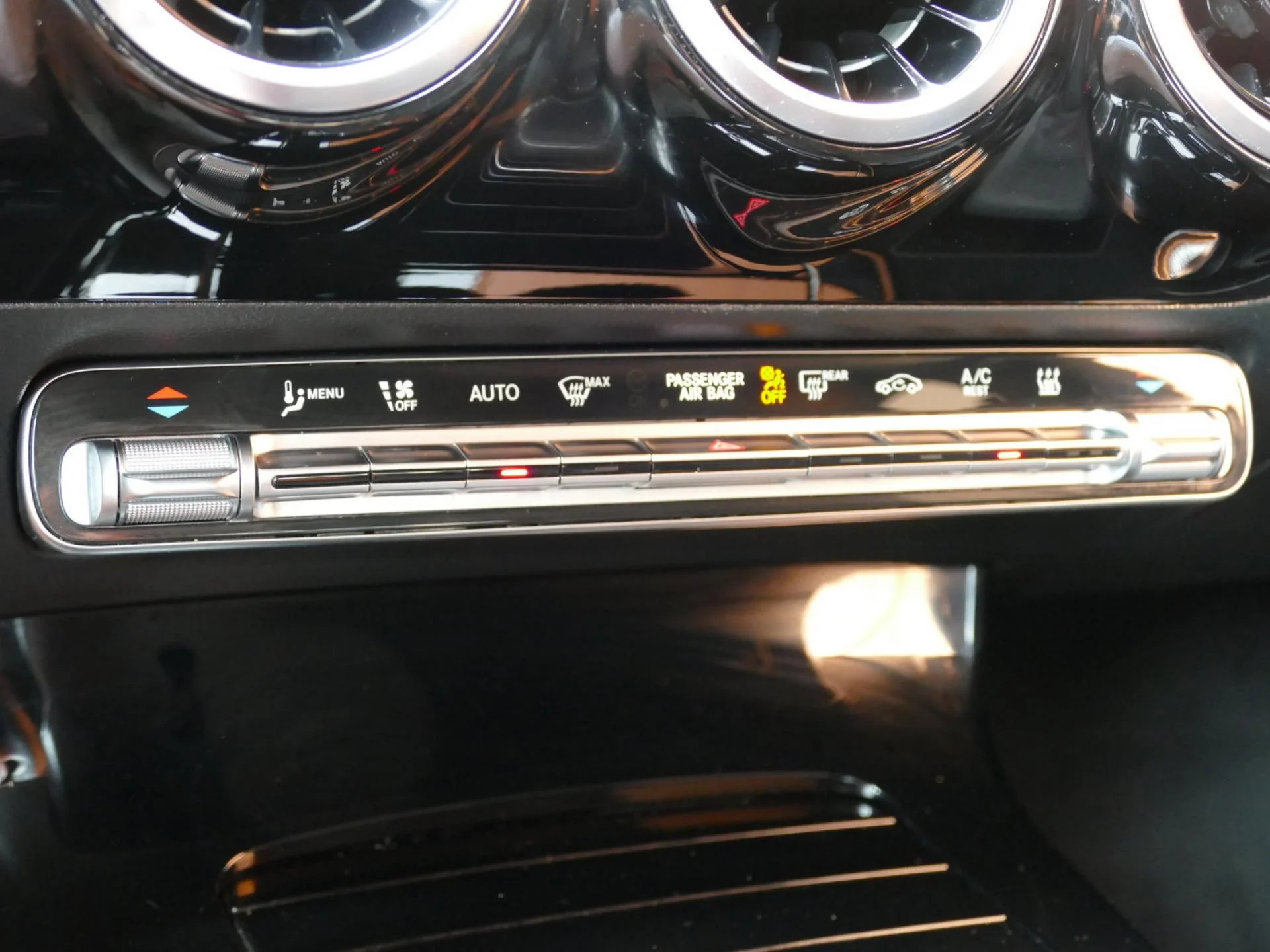 MERCEDES CLA - Miniature 13 sur 32 - Cliquer pour voir cette photo