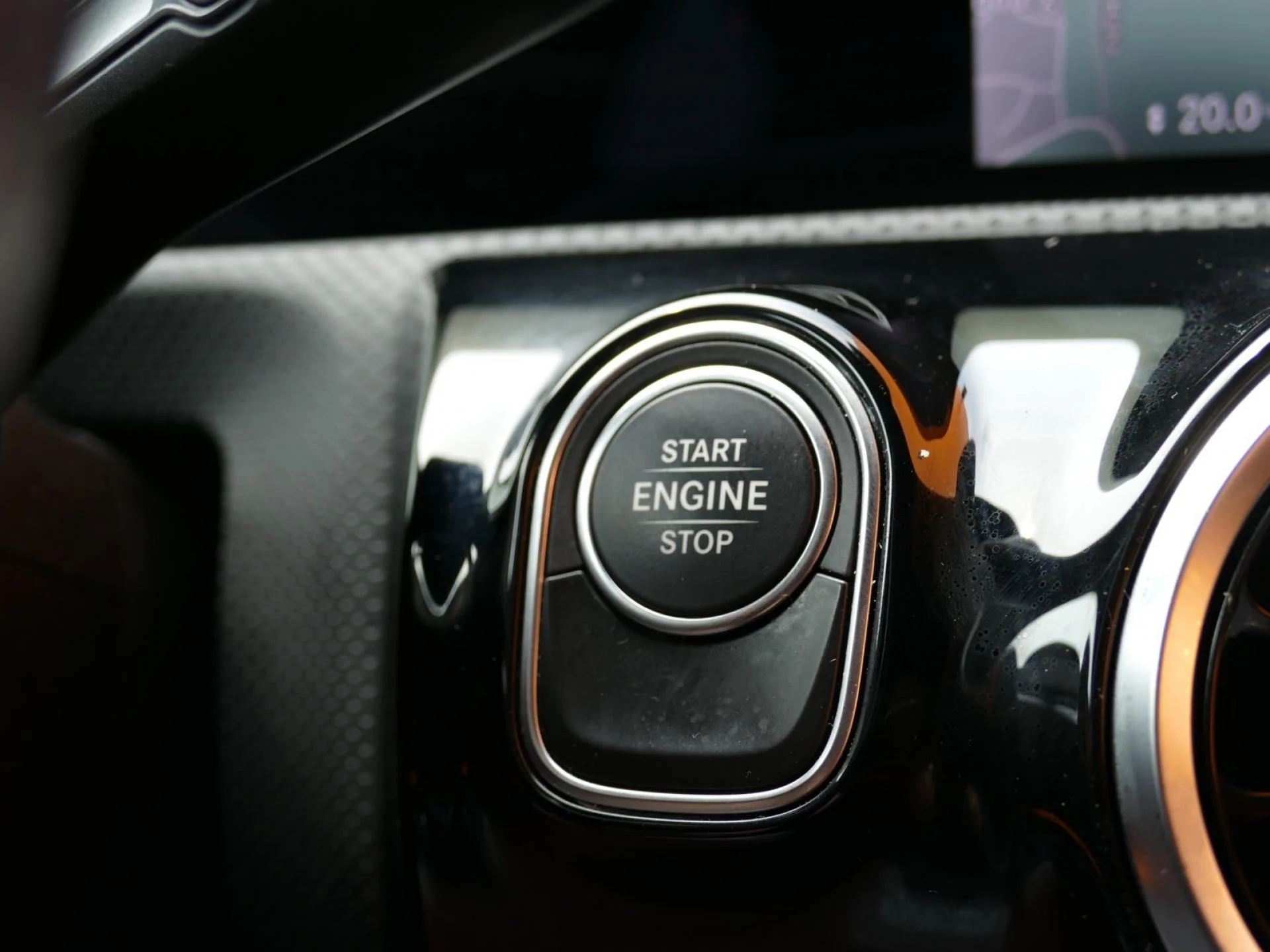 MERCEDES CLA - Miniature 19 sur 32 - Cliquer pour voir cette photo