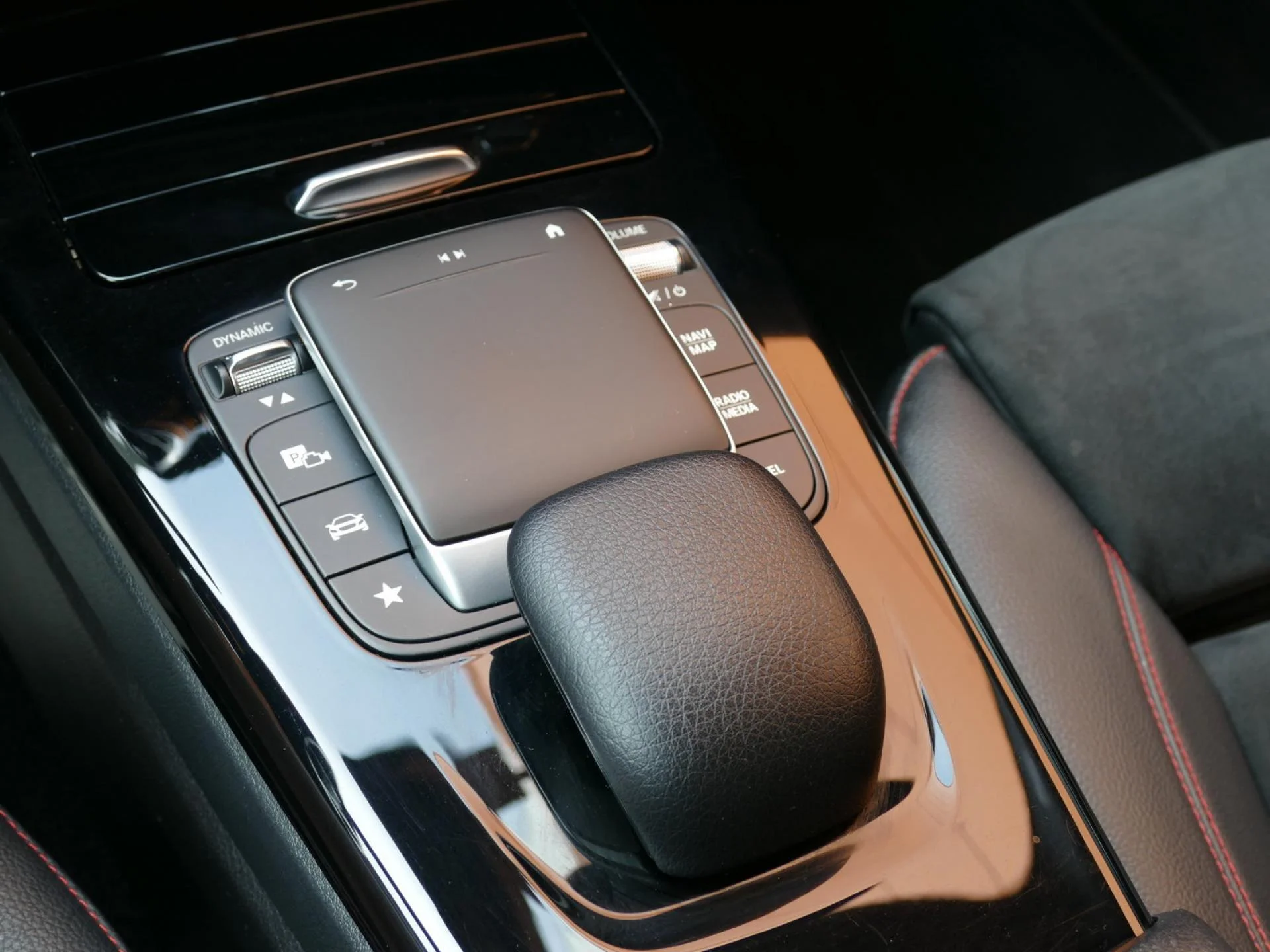 MERCEDES CLA - Miniature 17 sur 32 - Cliquer pour voir cette photo