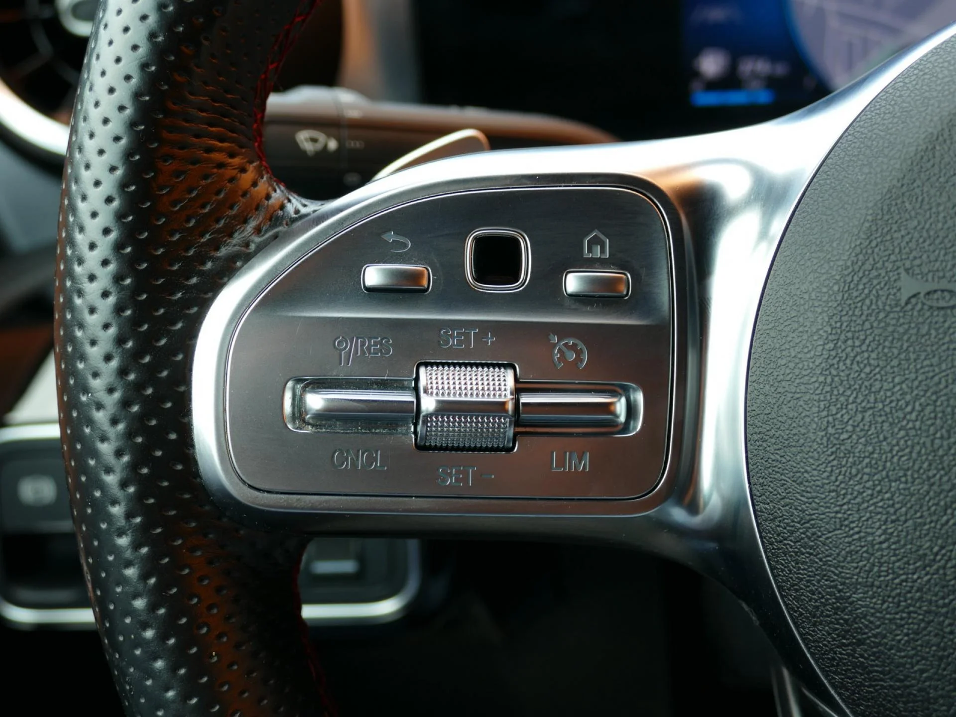 MERCEDES CLA - Miniature 20 sur 32 - Cliquer pour voir cette photo