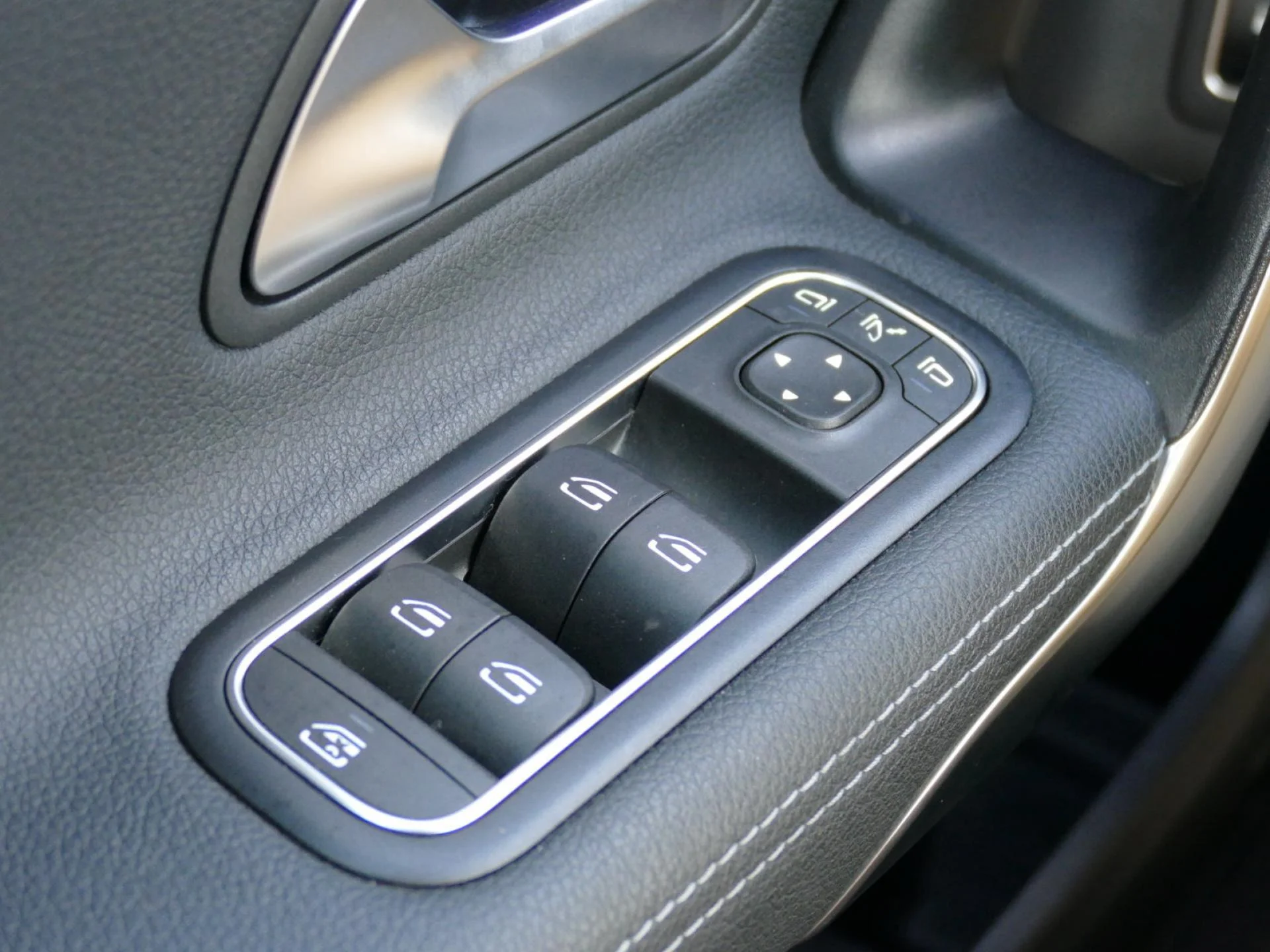 MERCEDES CLASSE A - Miniature 24 sur 34 - Cliquer pour voir cette photo