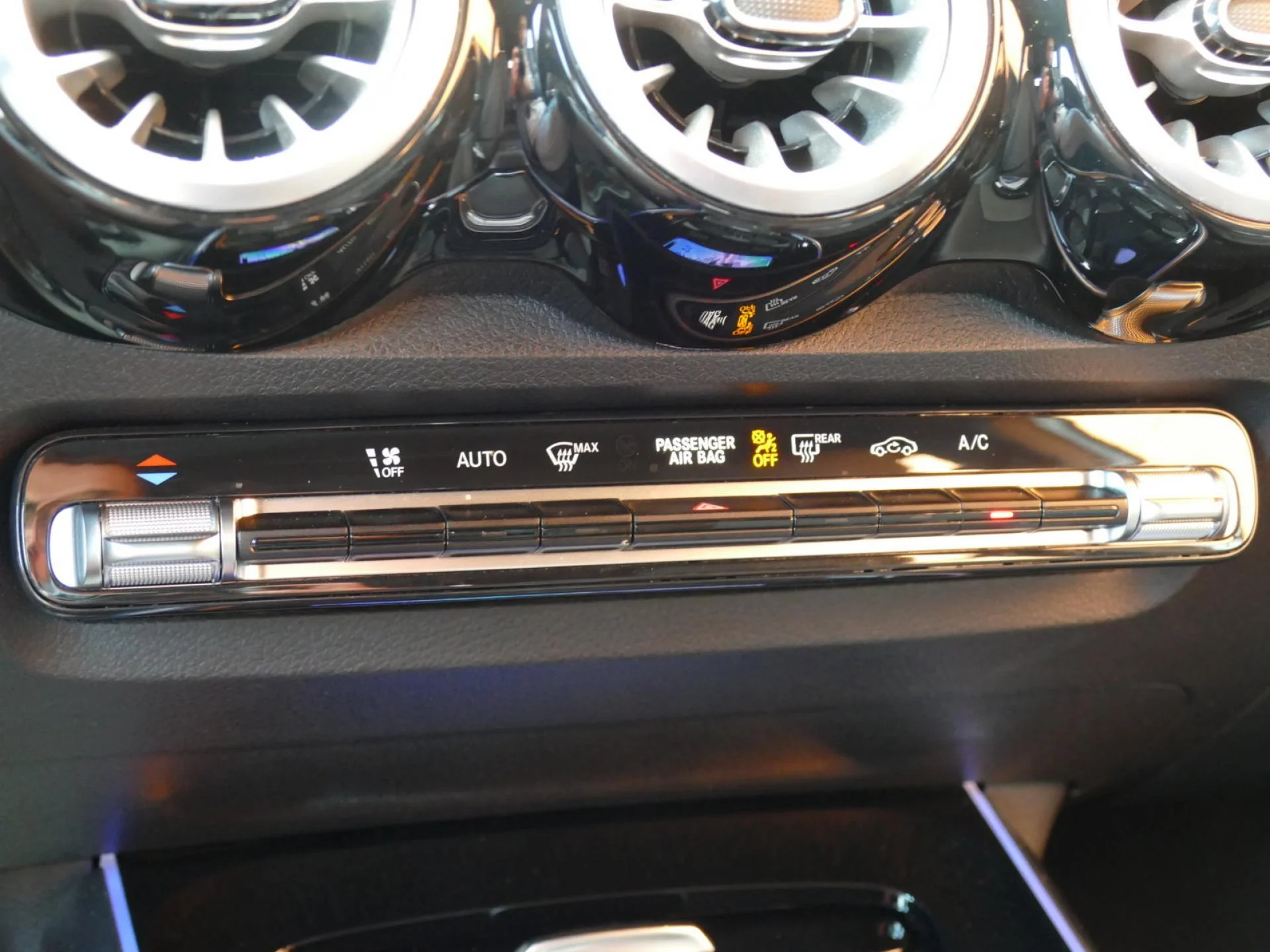 MERCEDES GLB - Miniature 17 sur 36 - Cliquer pour voir cette photo