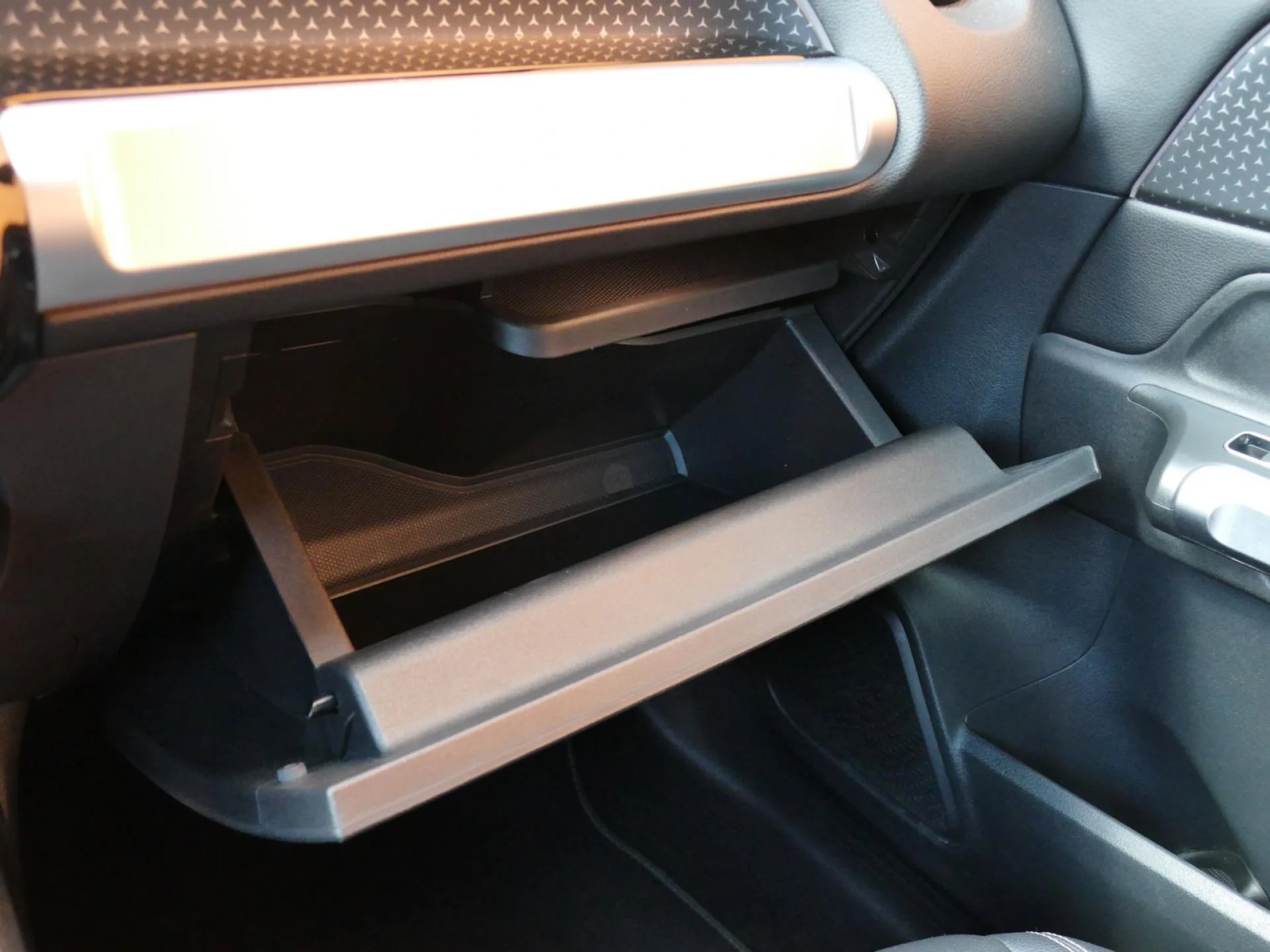 MERCEDES GLB - Miniature 26 sur 36 - Cliquer pour voir cette photo