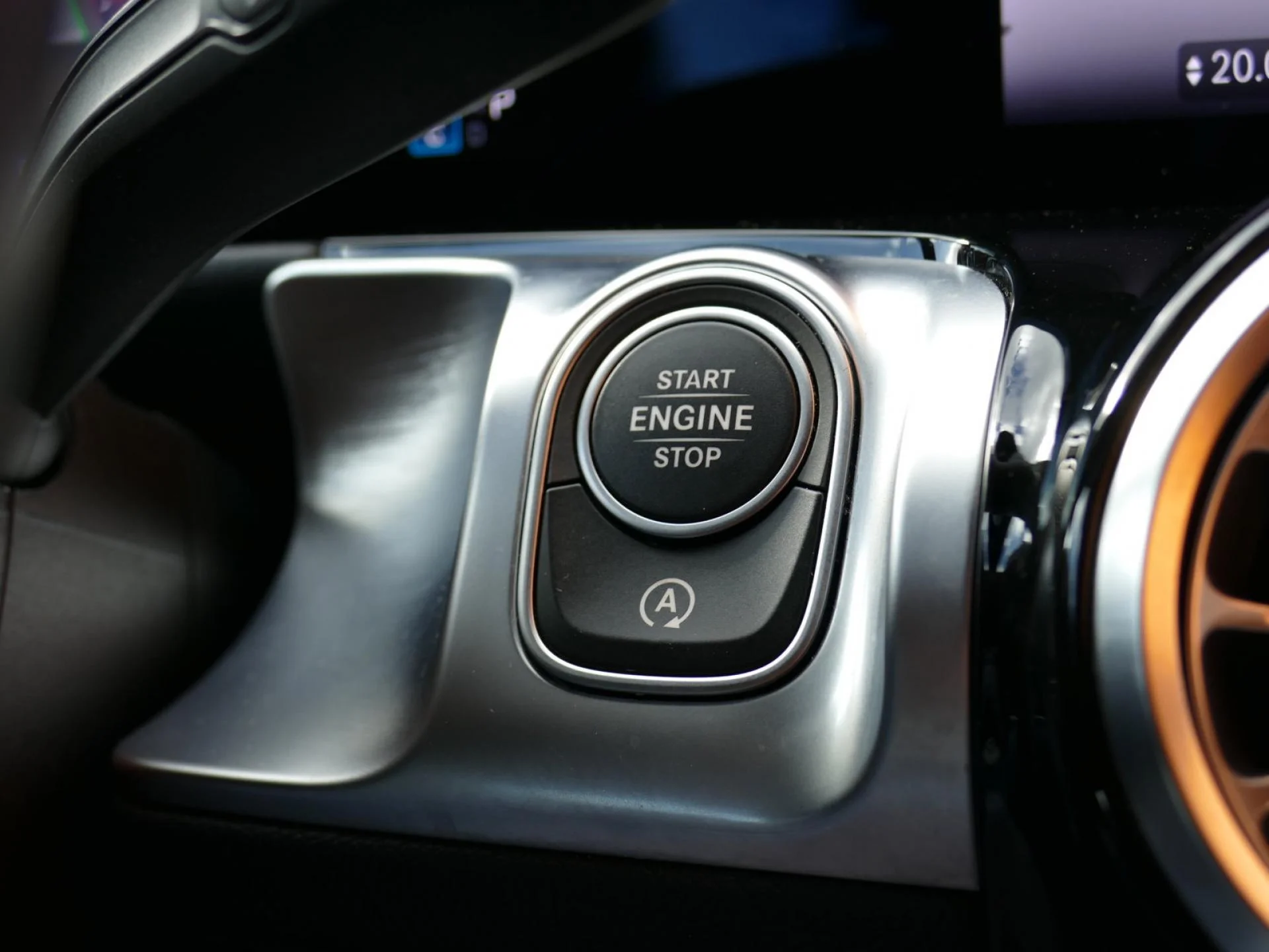 MERCEDES GLB - Miniature 24 sur 36 - Cliquer pour voir cette photo