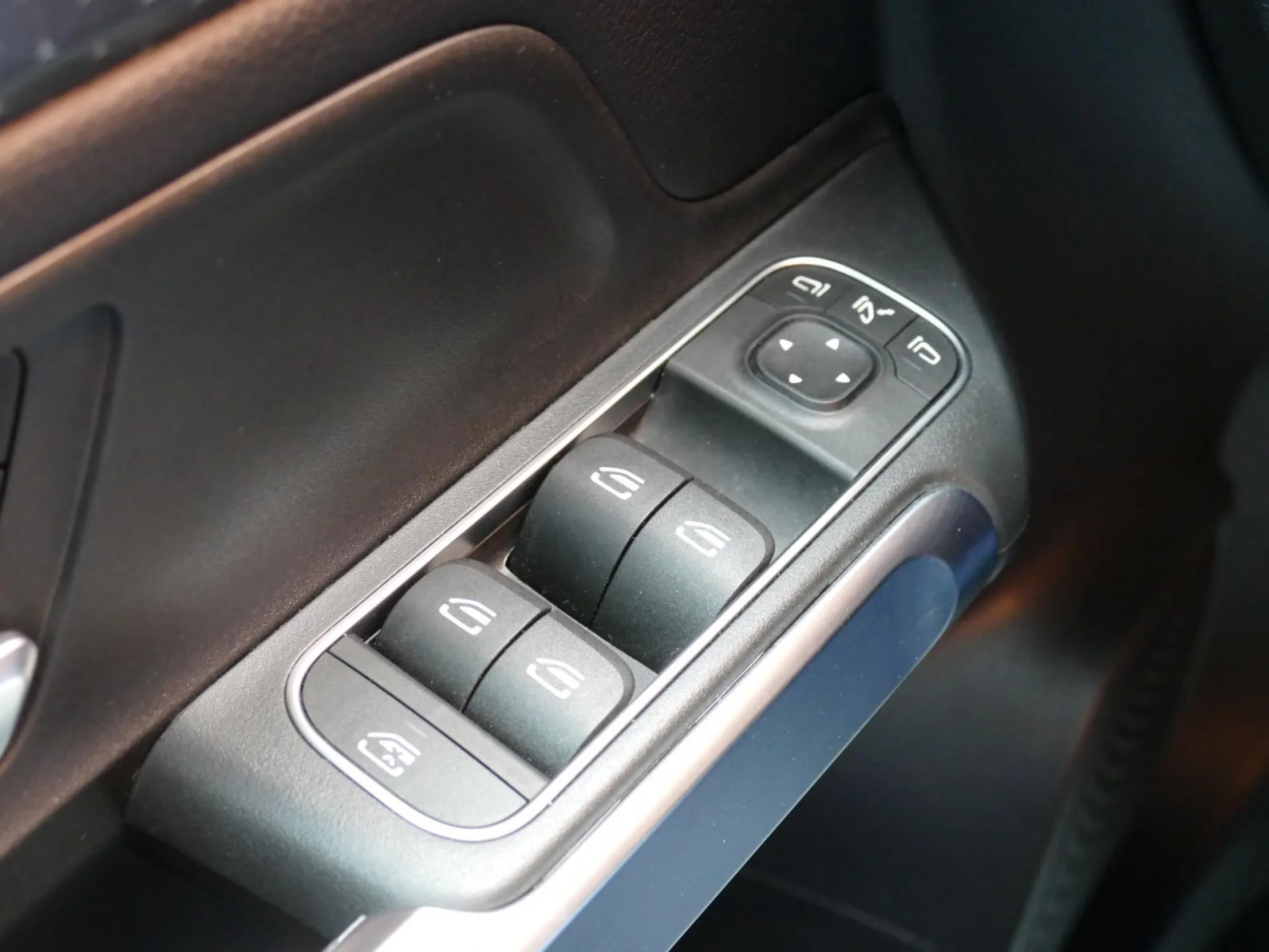 MERCEDES GLB - Miniature 27 sur 36 - Cliquer pour voir cette photo