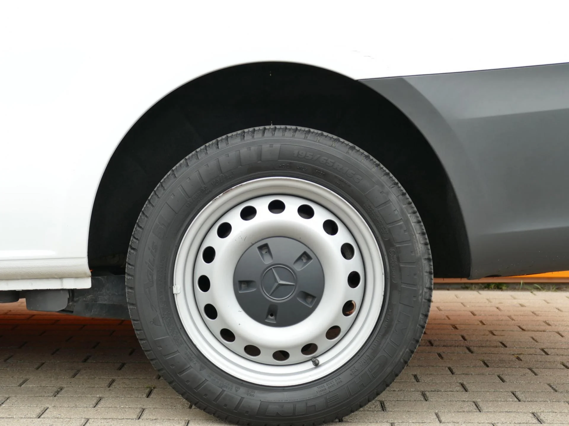 MERCEDES VITO - Miniature 29 sur 30 - Cliquer pour voir cette photo