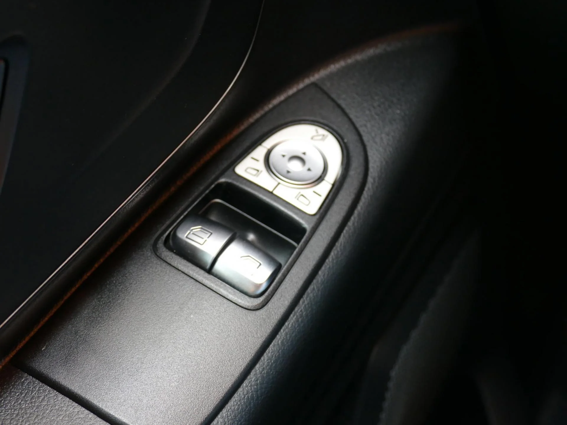 MERCEDES VITO - Miniature 18 sur 30 - Cliquer pour voir cette photo
