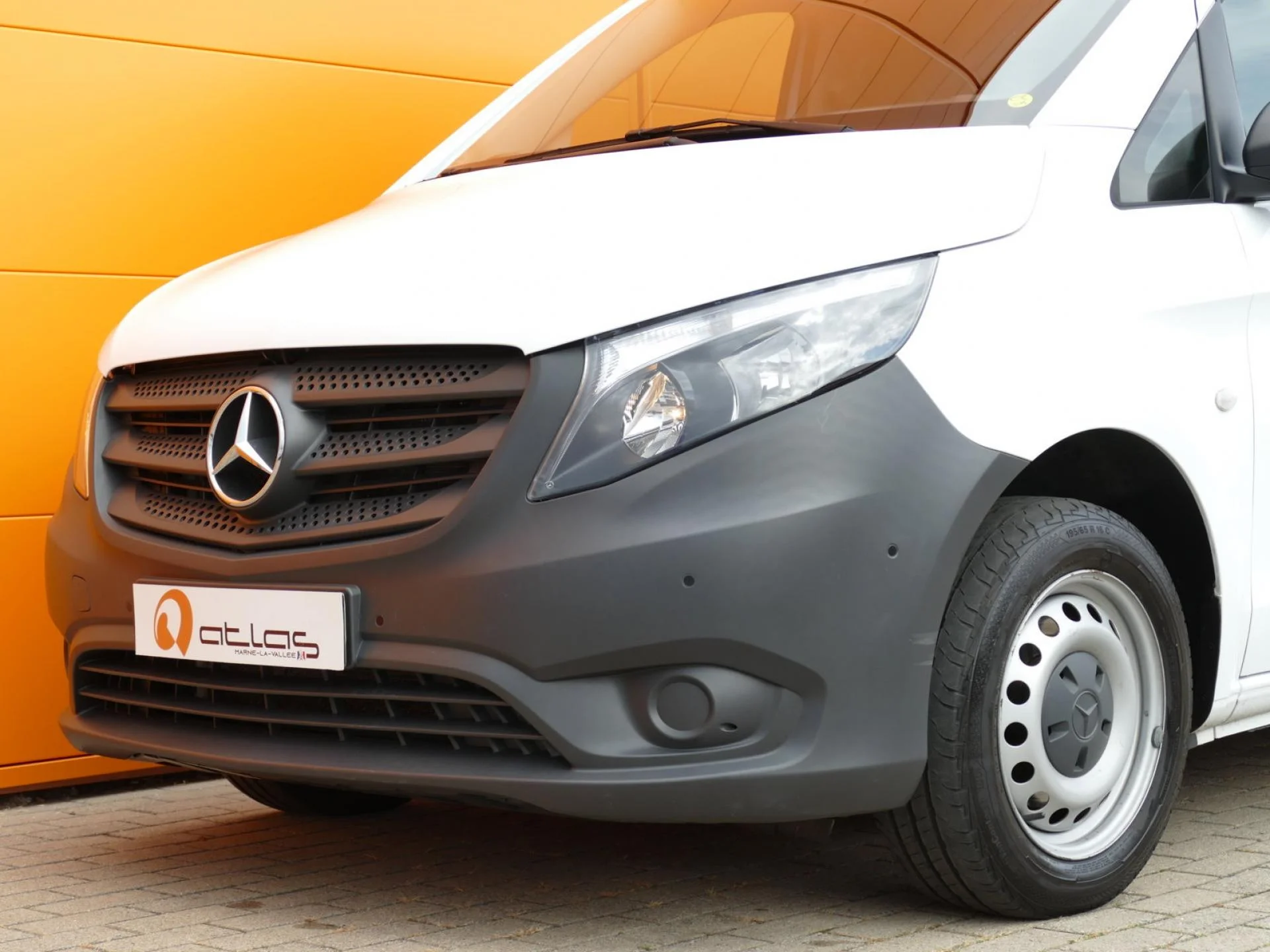 MERCEDES VITO - Miniature 22 sur 30 - Cliquer pour voir cette photo