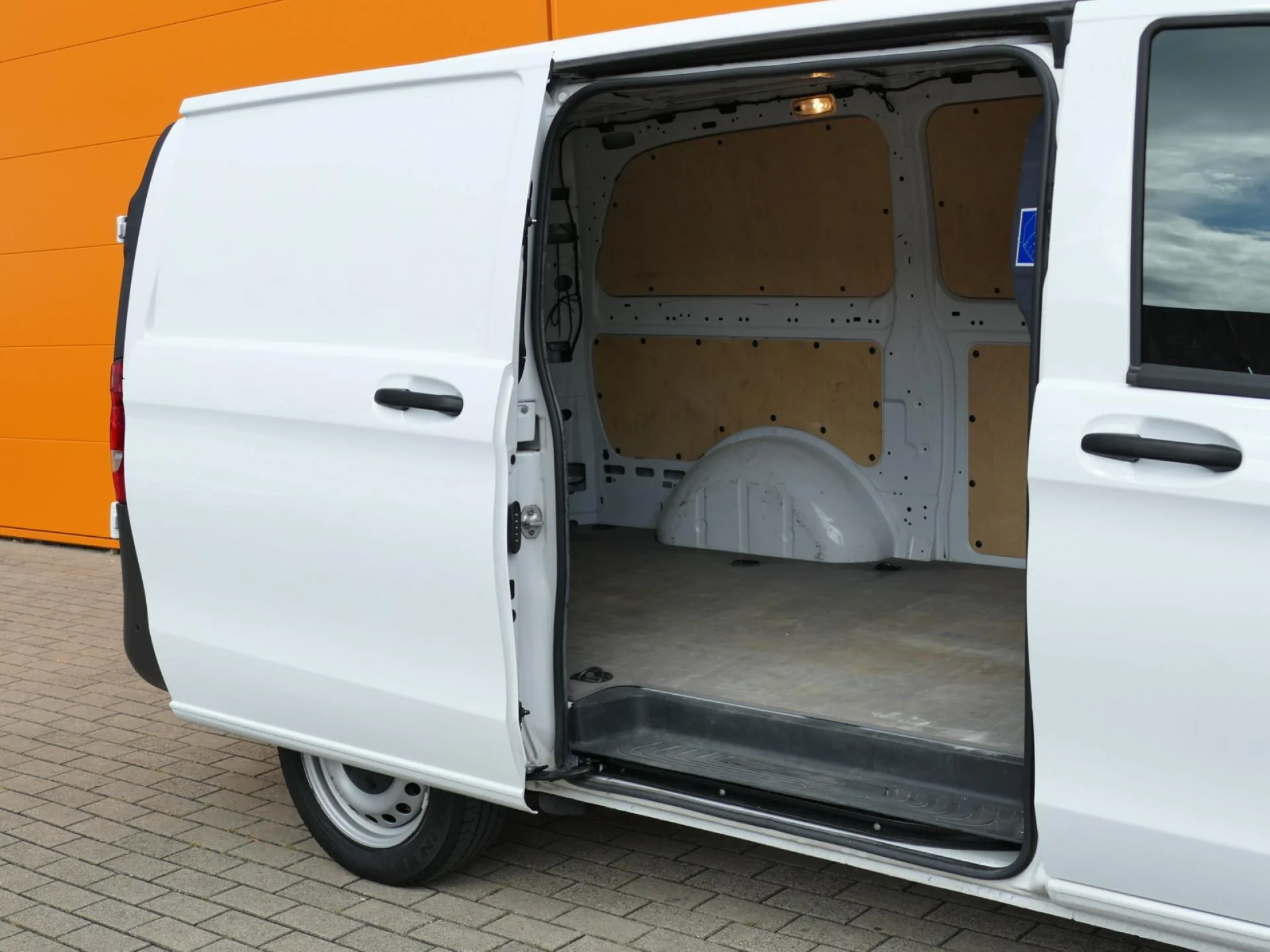 MERCEDES VITO - Miniature 7 sur 30 - Cliquer pour voir cette photo