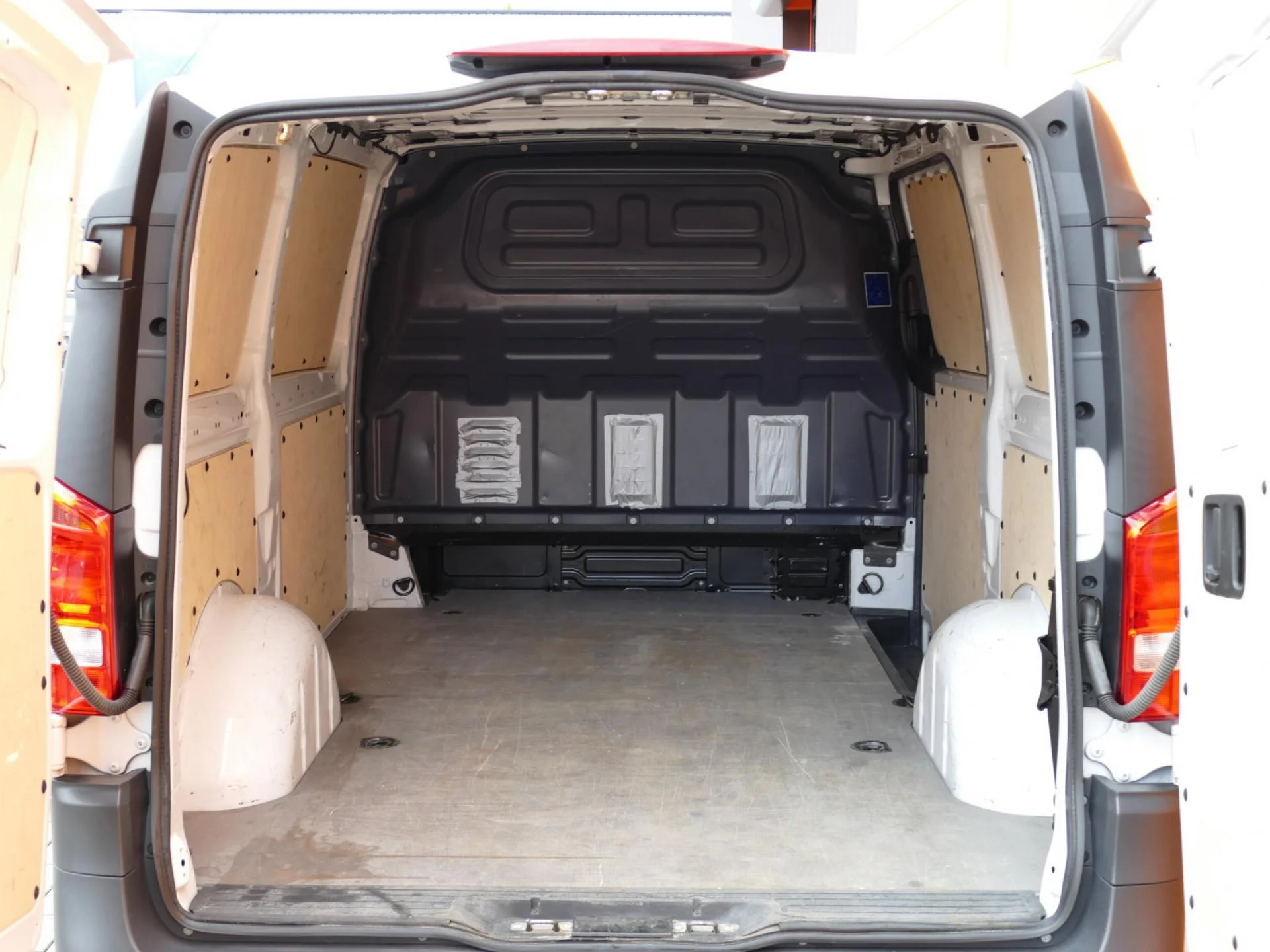 MERCEDES VITO - Miniature 8 sur 30 - Cliquer pour voir cette photo