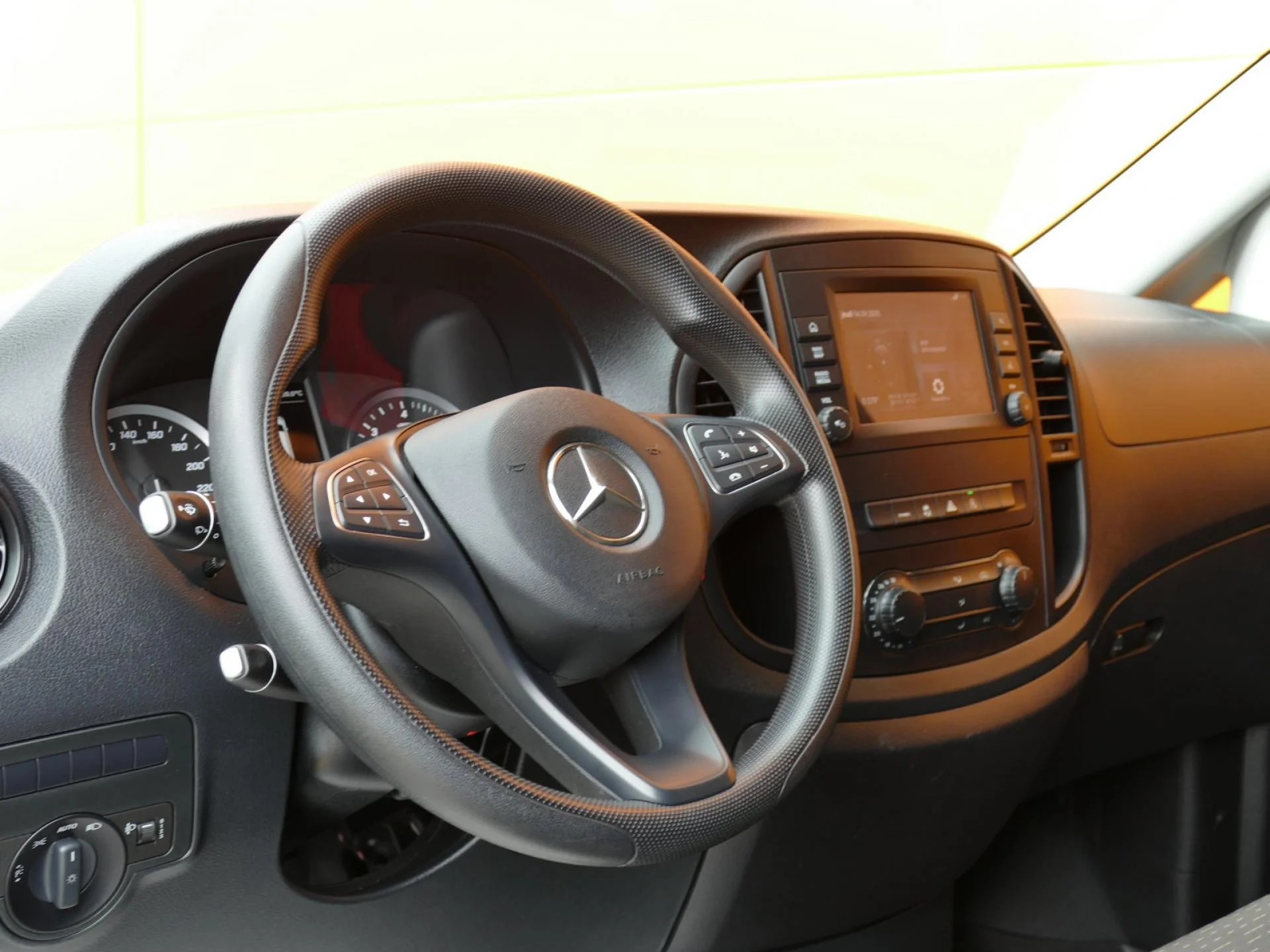 MERCEDES VITO - Miniature 12 sur 30 - Cliquer pour voir cette photo