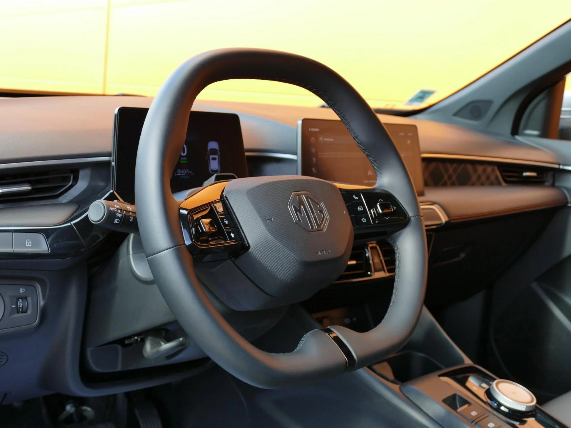 MG MOTOR MG3 - Miniature 18 sur 35 - Cliquer pour voir cette photo