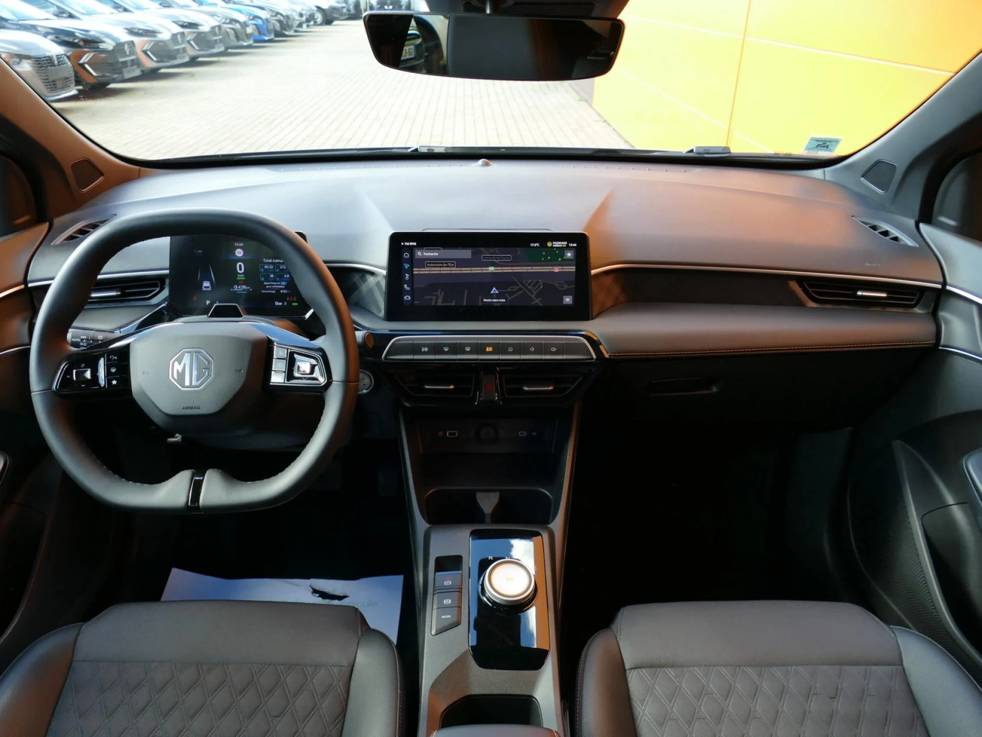 MG MOTOR MG3 - Miniature 6 sur 35 - Cliquer pour voir cette photo