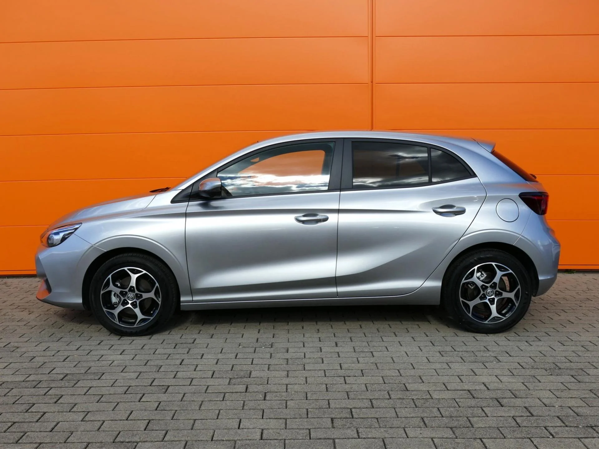 MG MOTOR MG3 - Miniature 4 sur 35 - Cliquer pour voir cette photo