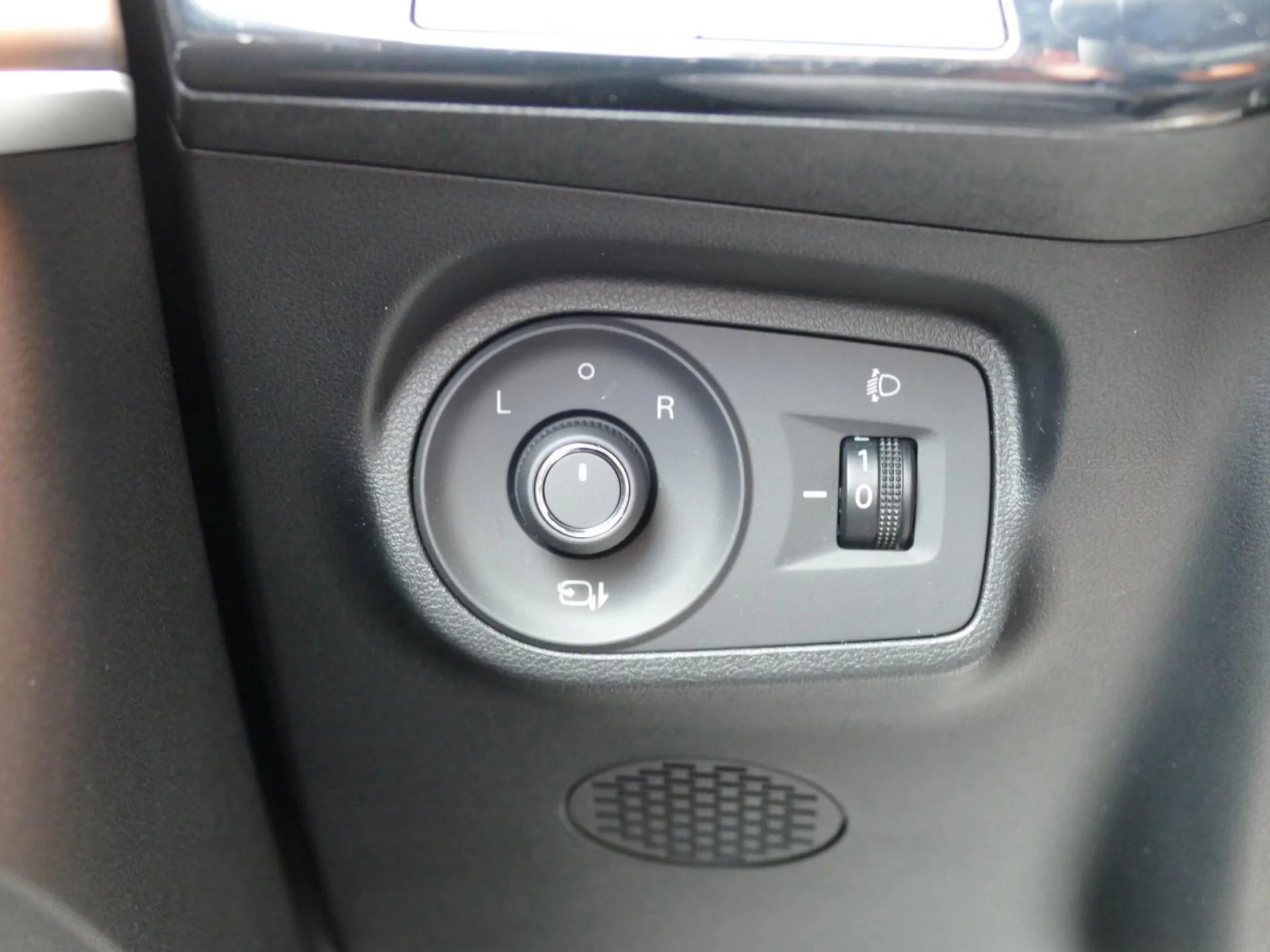 MG MOTOR MG3 - Miniature 18 sur 25 - Cliquer pour voir cette photo