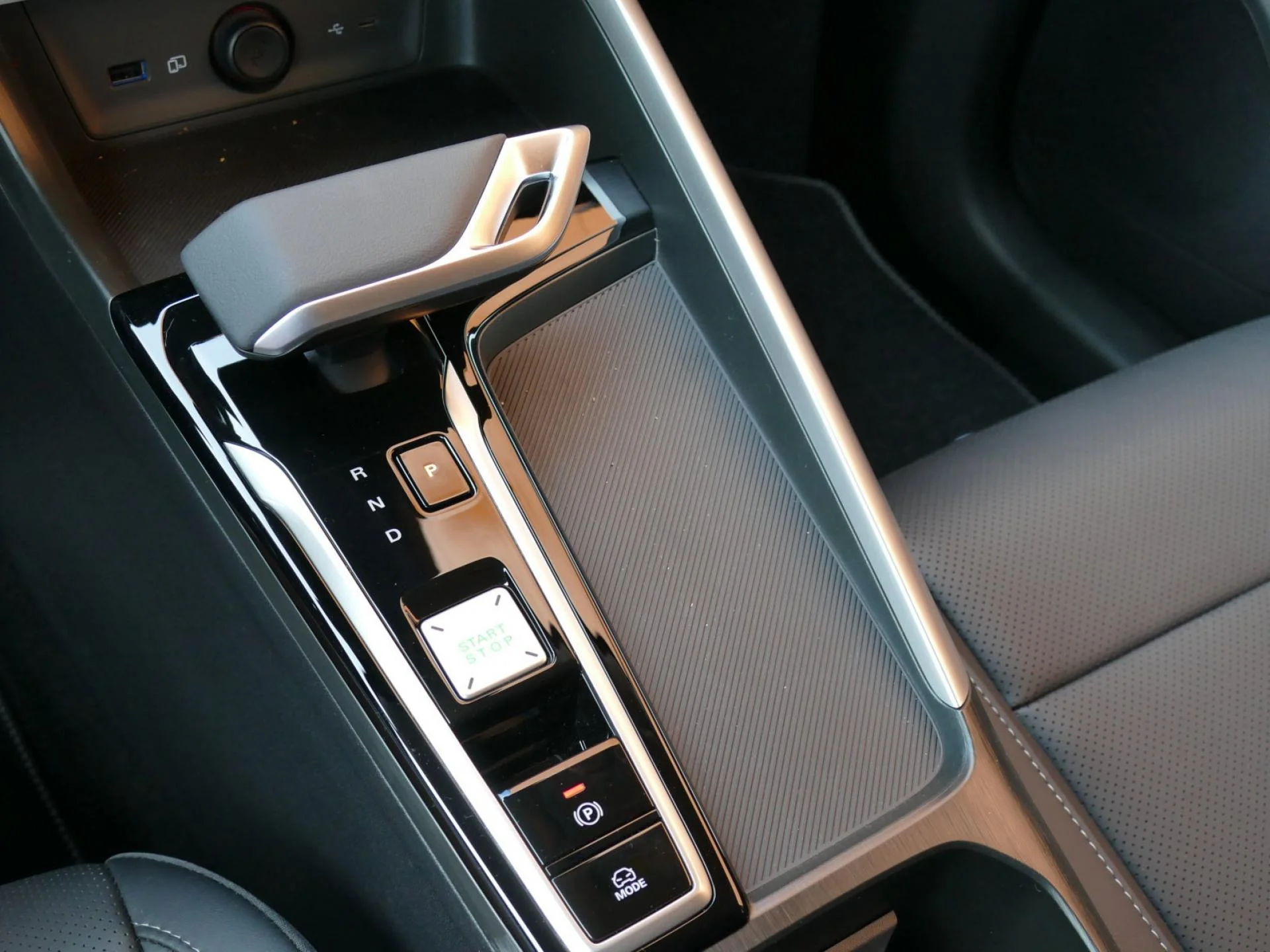 MG MOTOR ZS - Miniature 22 sur 34 - Cliquer pour voir cette photo