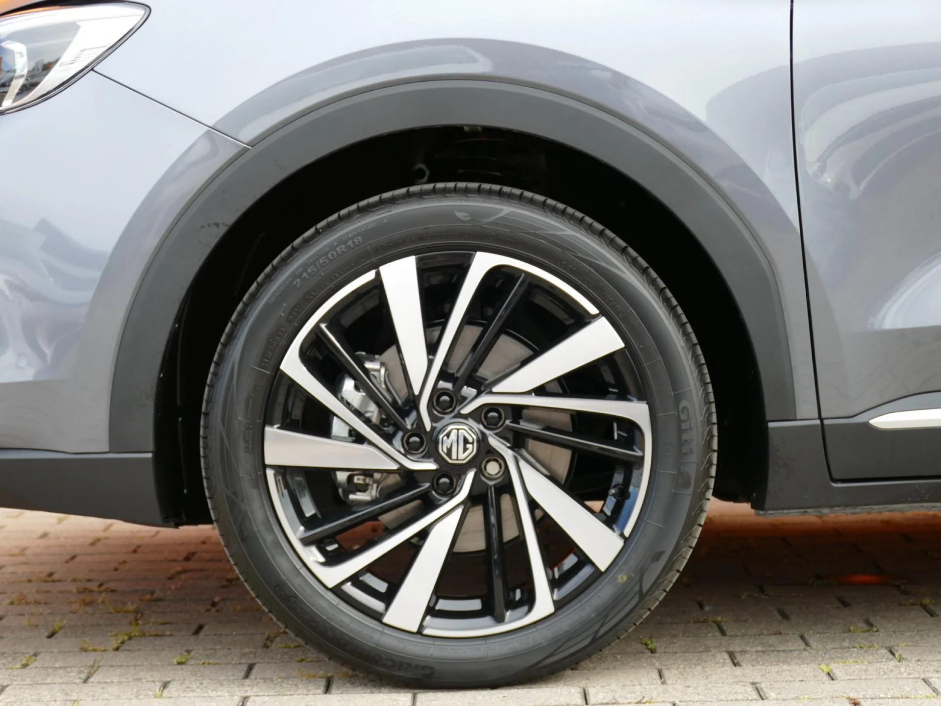 MG MOTOR ZS - Miniature 33 sur 34 - Cliquer pour voir cette photo