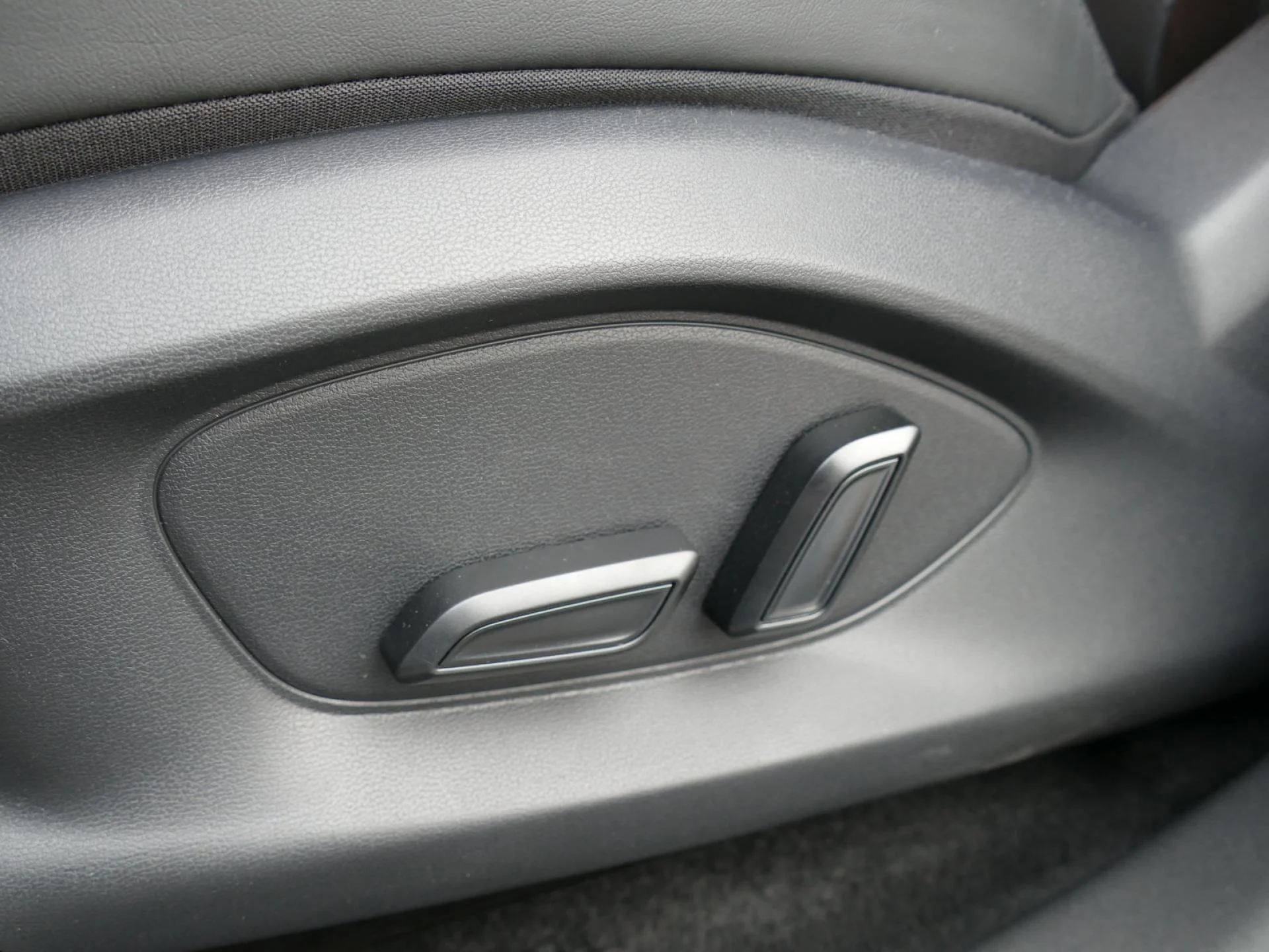MG MOTOR ZS - Miniature 20 sur 25 - Cliquer pour voir cette photo