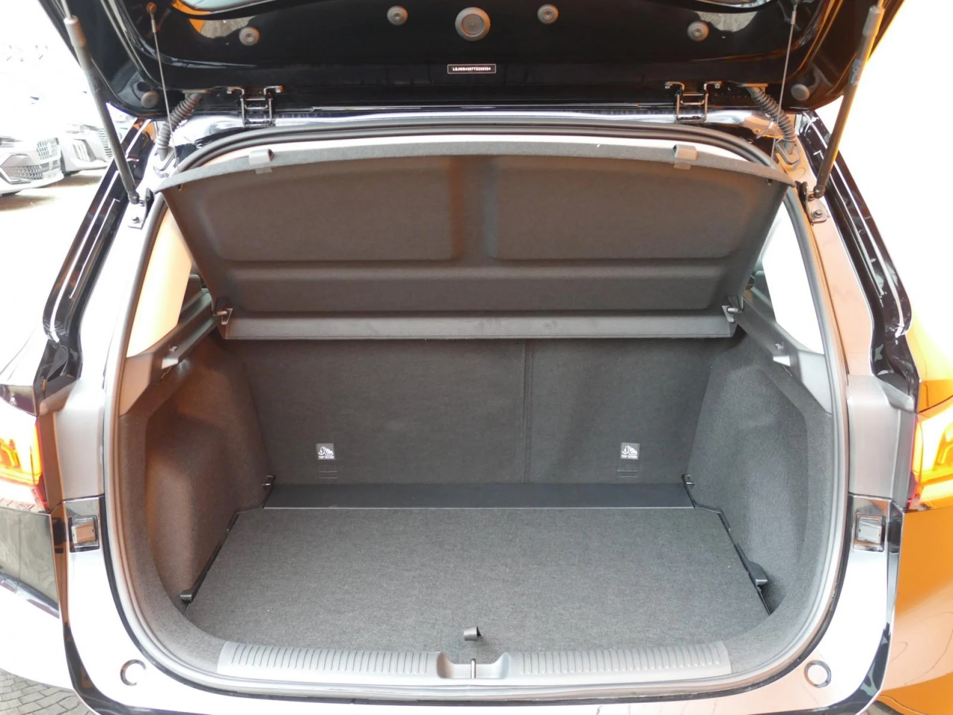 MG MOTOR ZS - Miniature 9 sur 35 - Cliquer pour voir cette photo