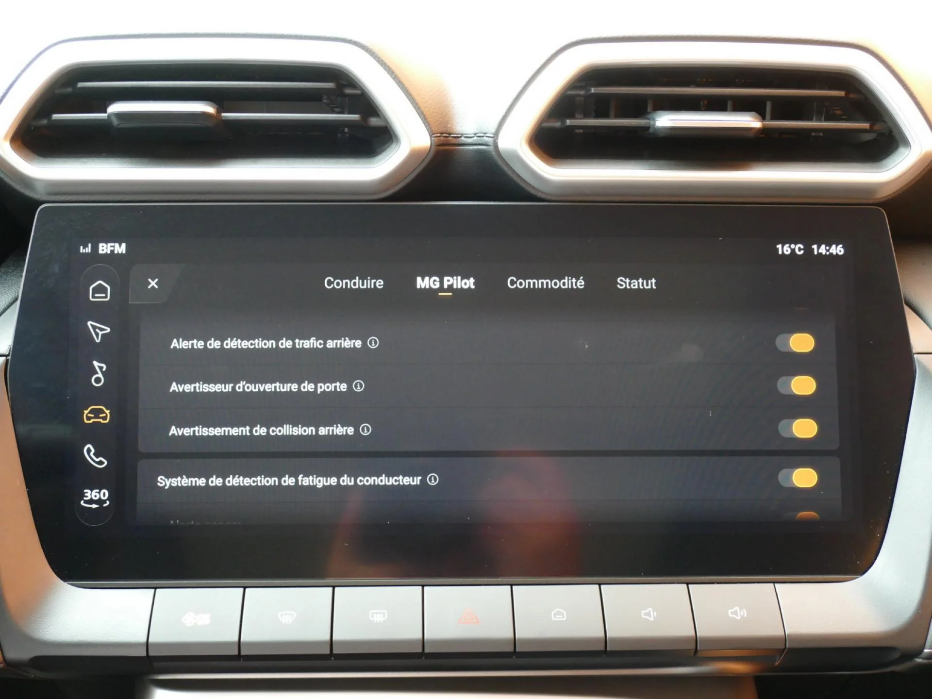 MG MOTOR ZS - Miniature 15 sur 34 - Cliquer pour voir cette photo