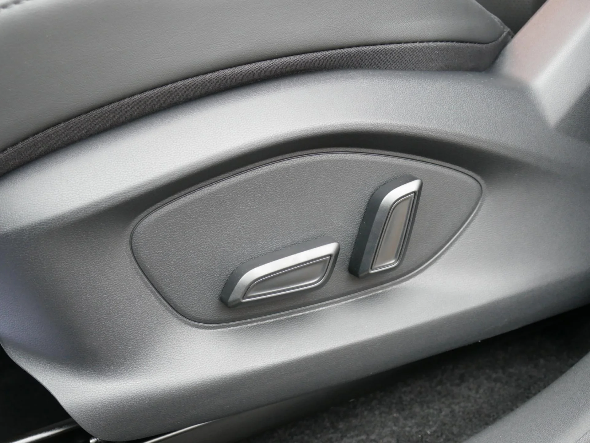 MG MOTOR ZS - Miniature 19 sur 34 - Cliquer pour voir cette photo