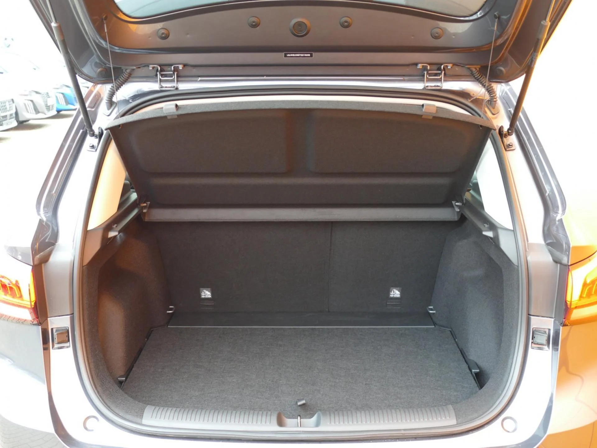 MG MOTOR ZS - Miniature 9 sur 35 - Cliquer pour voir cette photo
