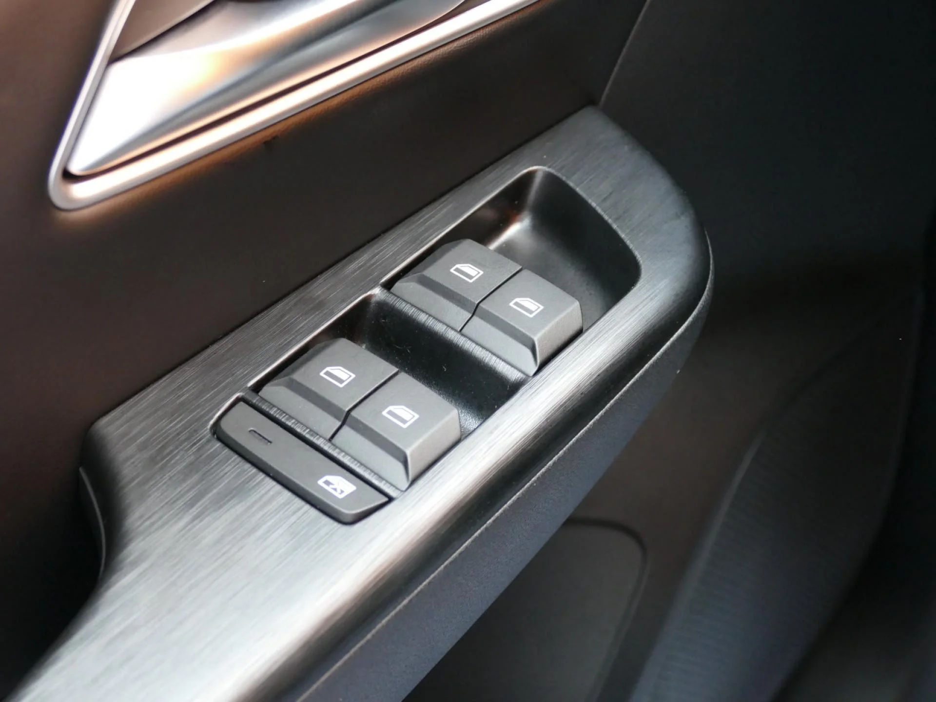 MG MOTOR ZS - Miniature 27 sur 36 - Cliquer pour voir cette photo