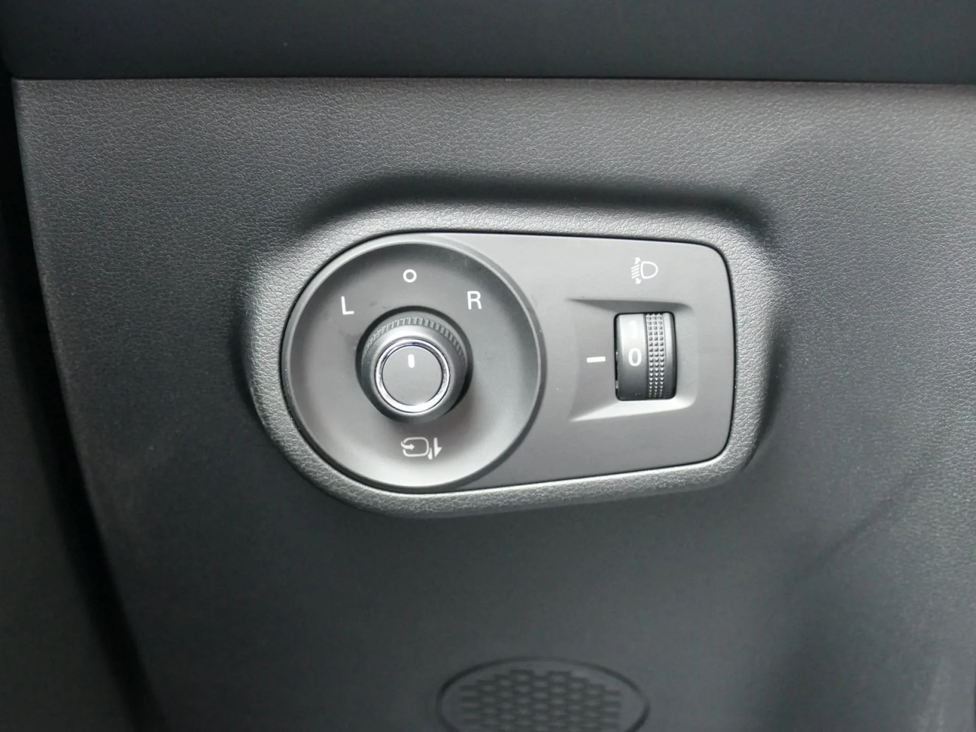 MG MOTOR ZS - Miniature 24 sur 36 - Cliquer pour voir cette photo