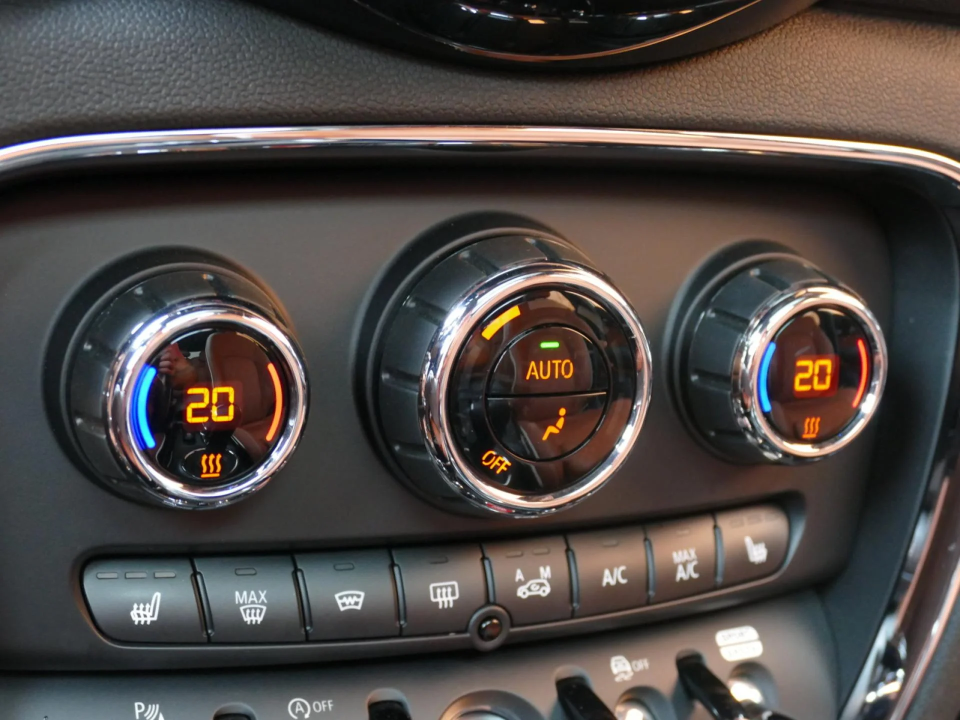 MINI CLUBMAN - Miniature 15 sur 39 - Cliquer pour voir cette photo