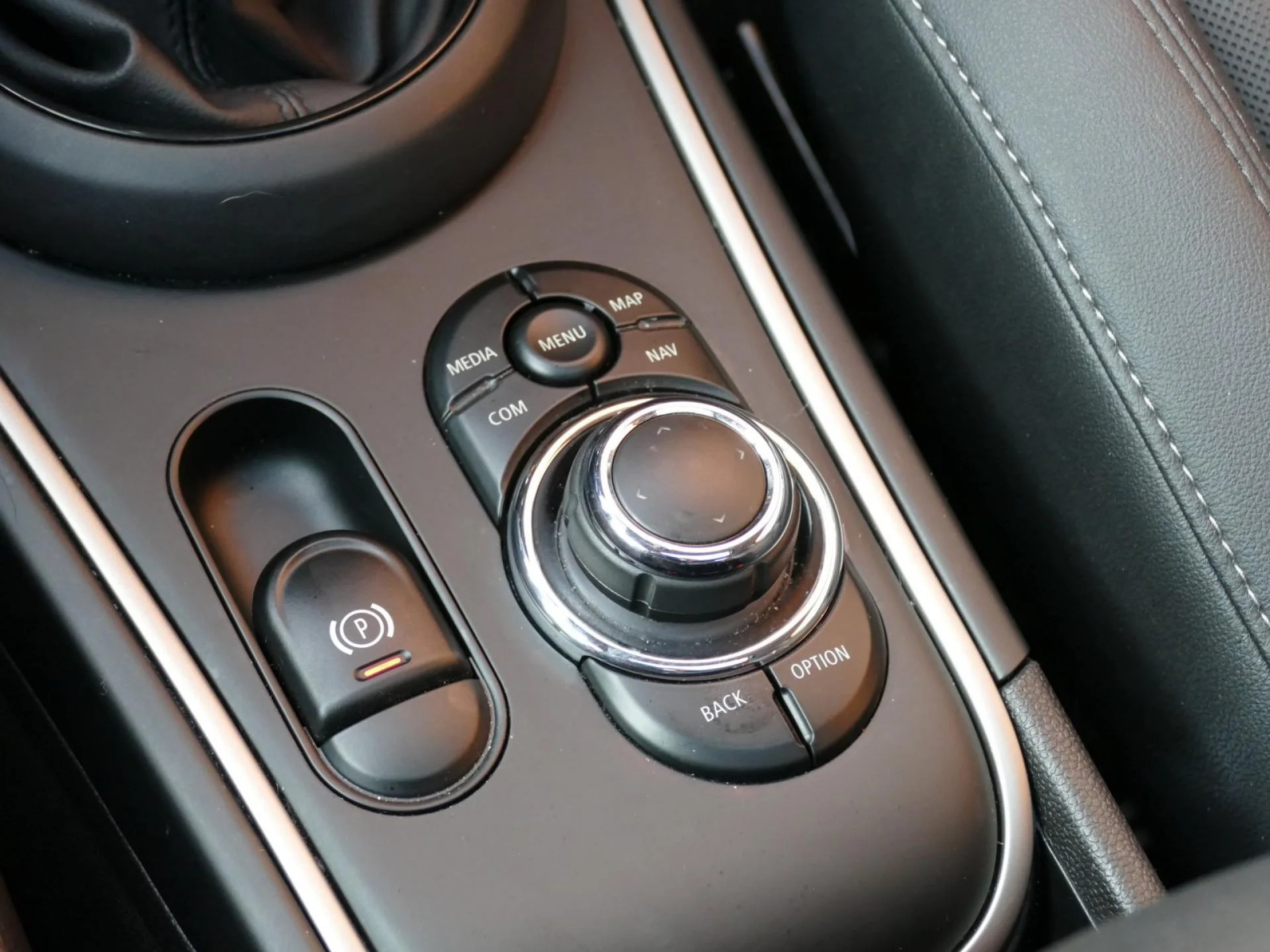 MINI COUNTRYMAN - Miniature 21 sur 36 - Cliquer pour voir cette photo