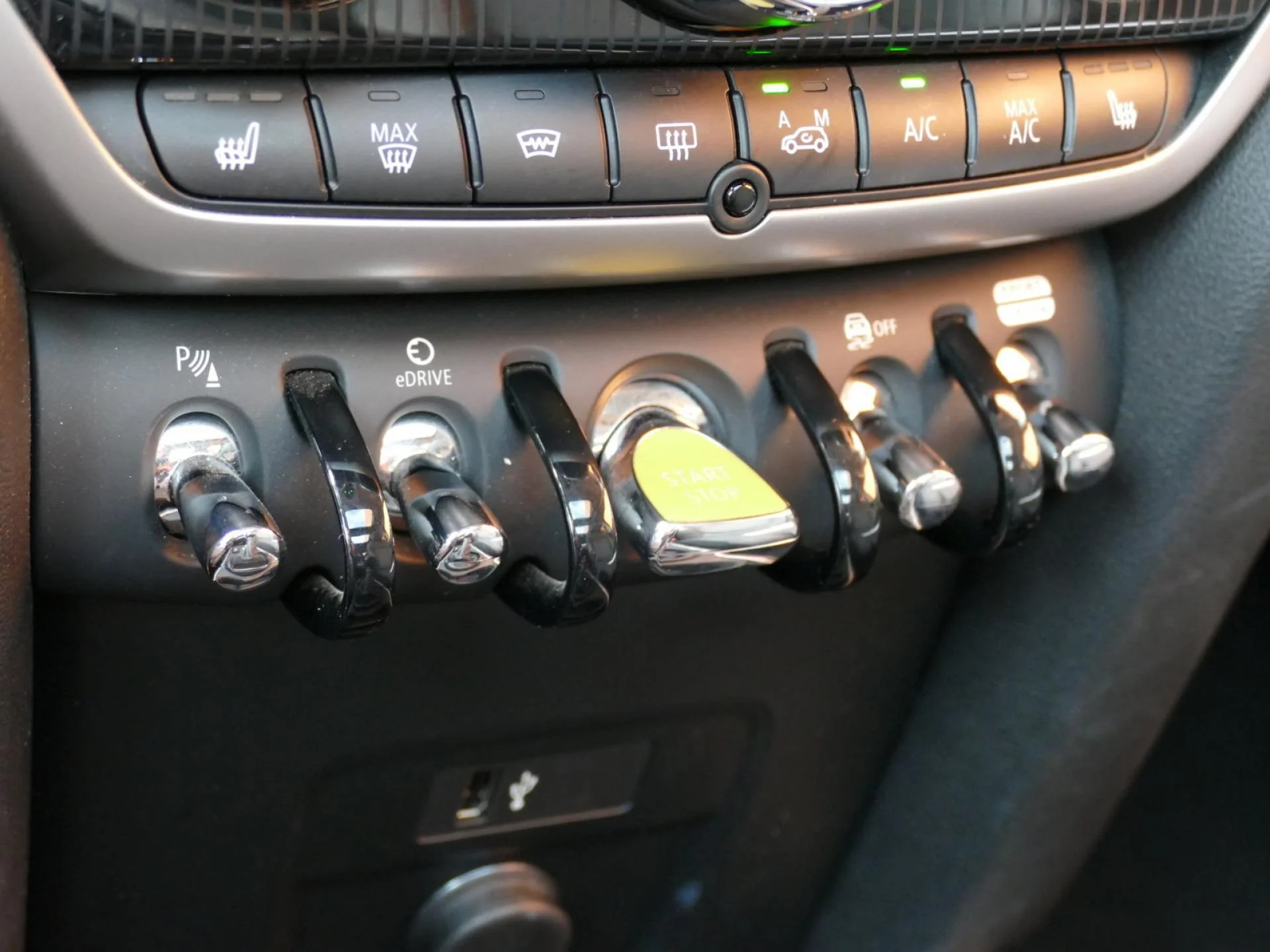 MINI COUNTRYMAN - Miniature 17 sur 36 - Cliquer pour voir cette photo