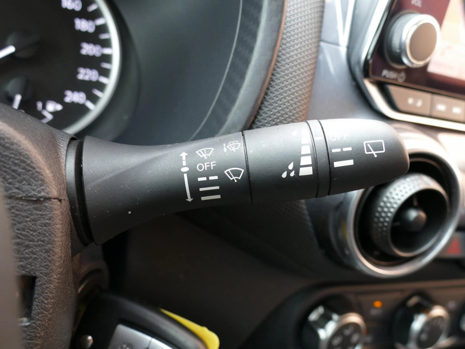 NISSAN JUKE - Miniature 23 sur 32 - Cliquer pour voir cette photo