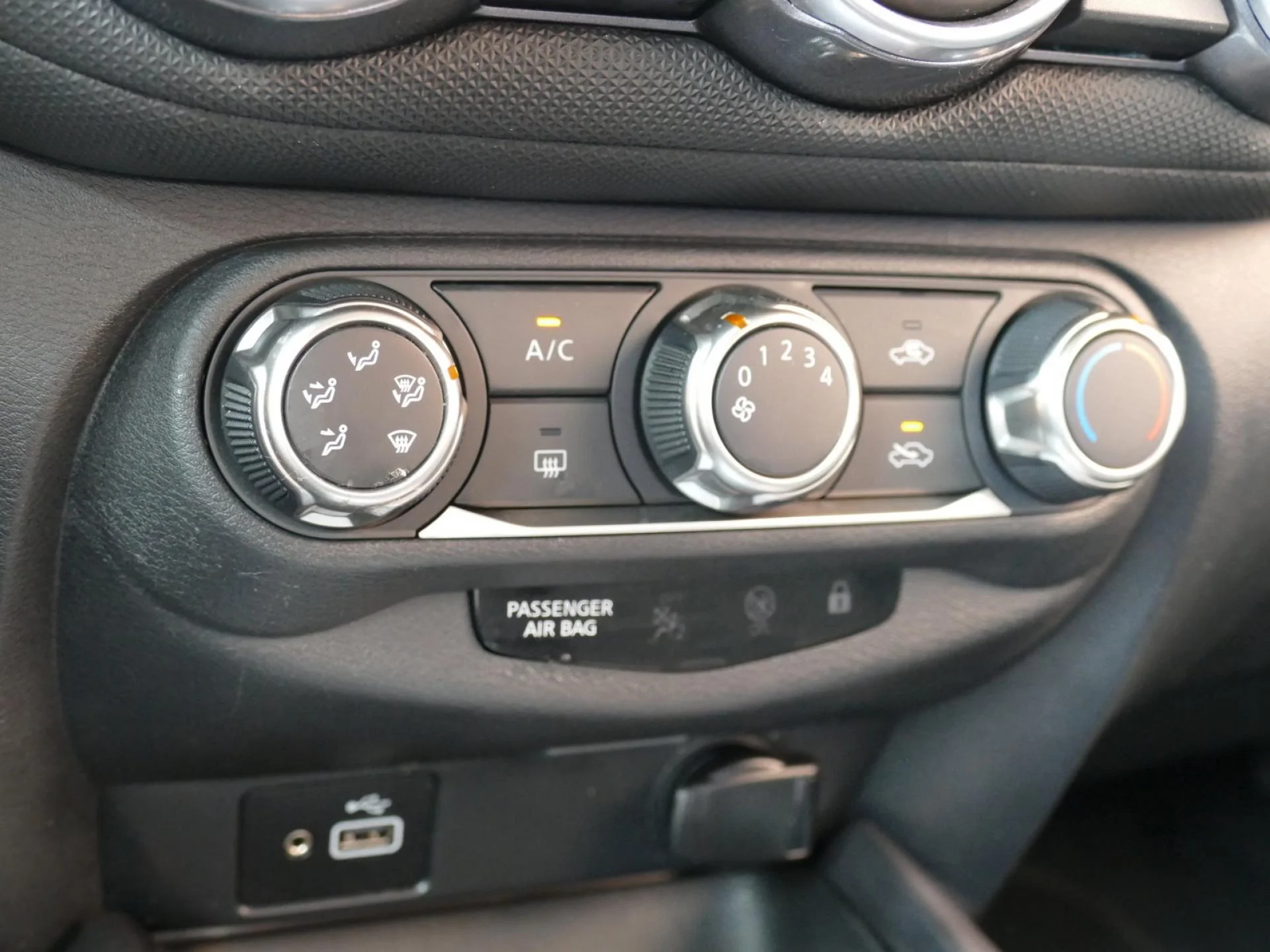 NISSAN JUKE - Miniature 17 sur 32 - Cliquer pour voir cette photo