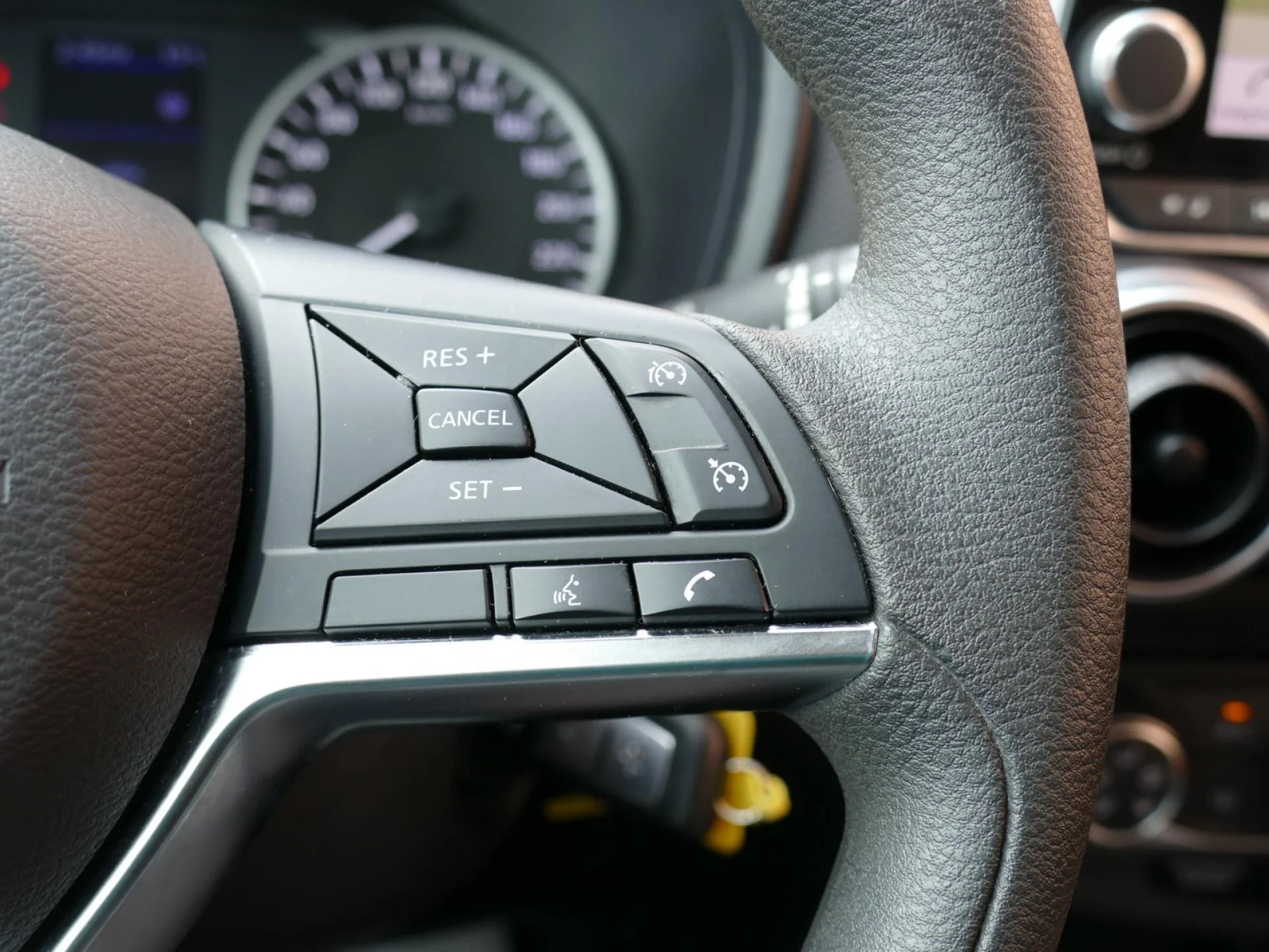 NISSAN JUKE - Miniature 12 sur 32 - Cliquer pour voir cette photo