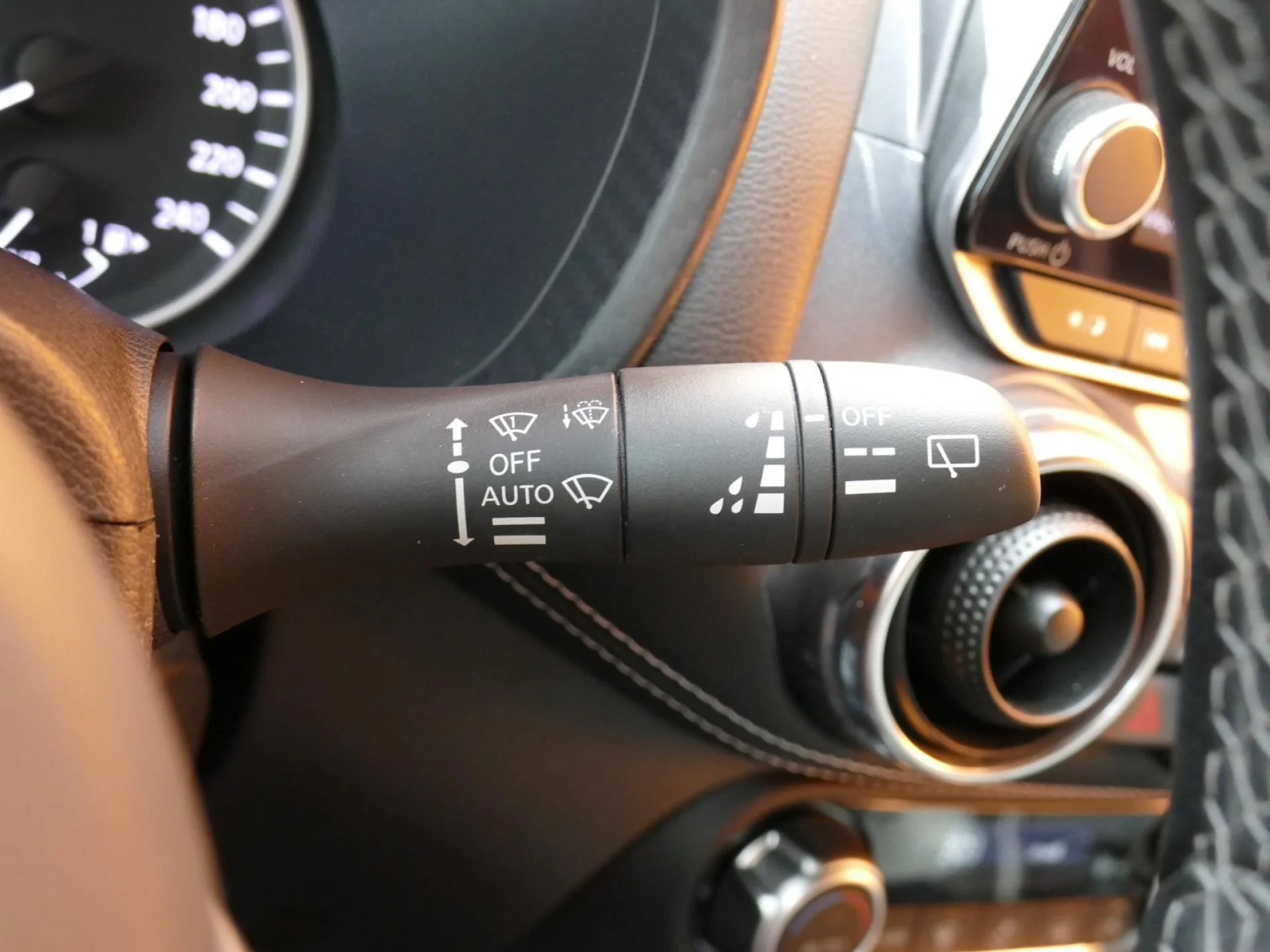 NISSAN JUKE - Miniature 25 sur 32 - Cliquer pour voir cette photo