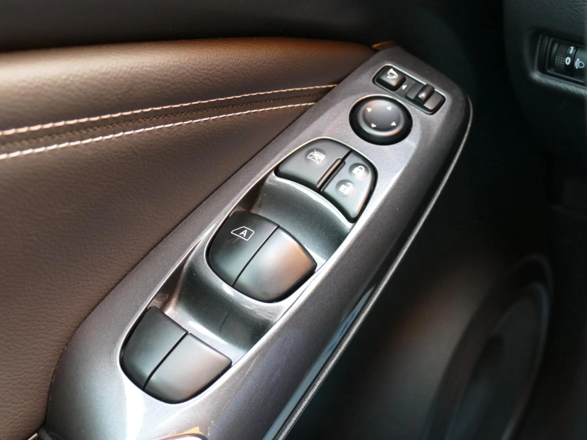 NISSAN JUKE - Miniature 23 sur 32 - Cliquer pour voir cette photo