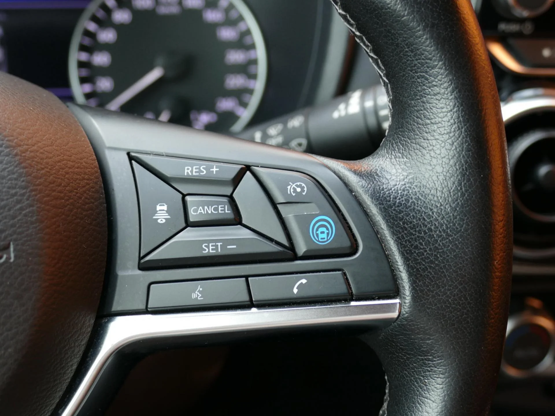 NISSAN JUKE - Miniature 18 sur 36 - Cliquer pour voir cette photo