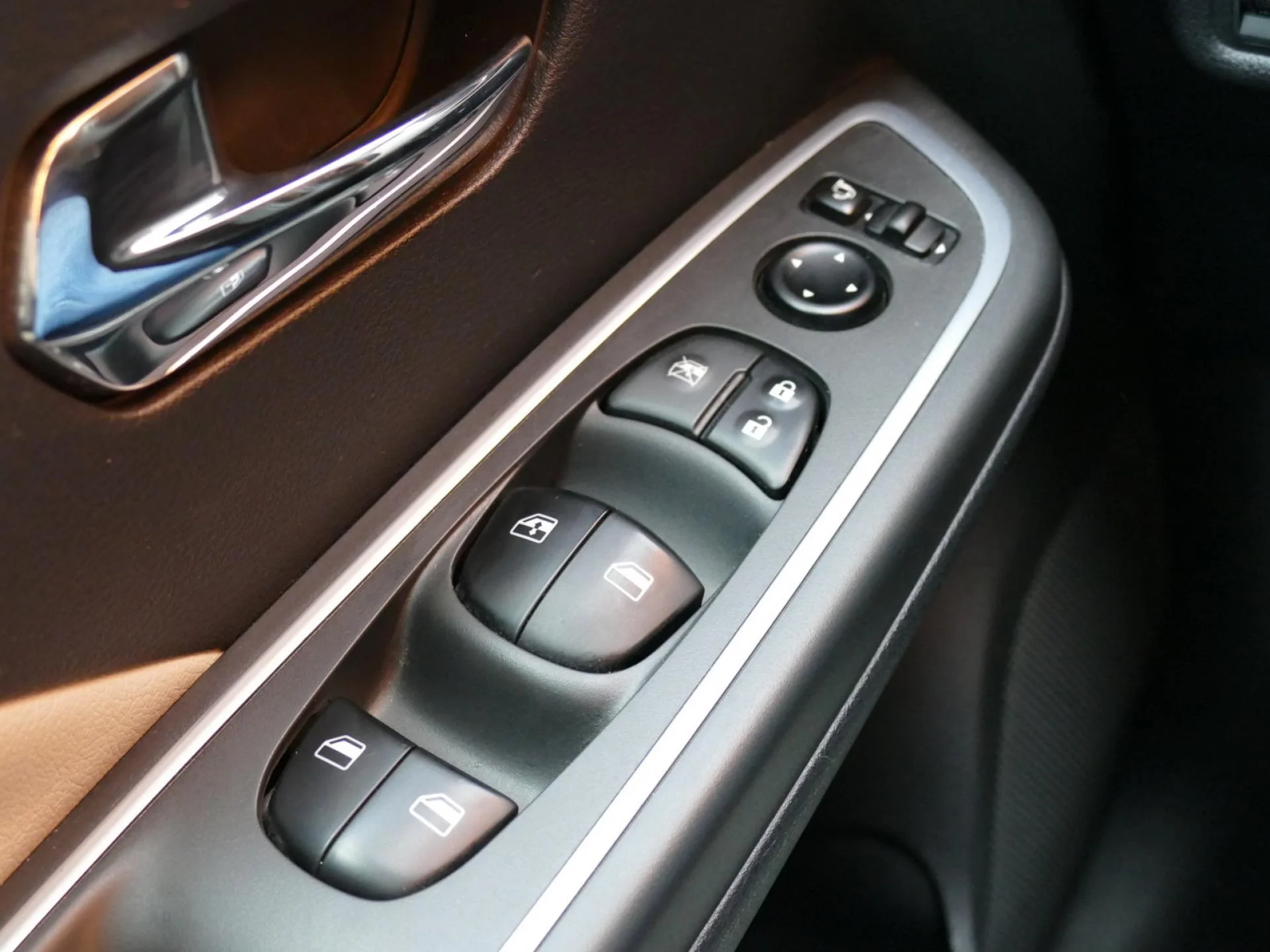 NISSAN MICRA - Miniature 22 sur 32 - Cliquer pour voir cette photo