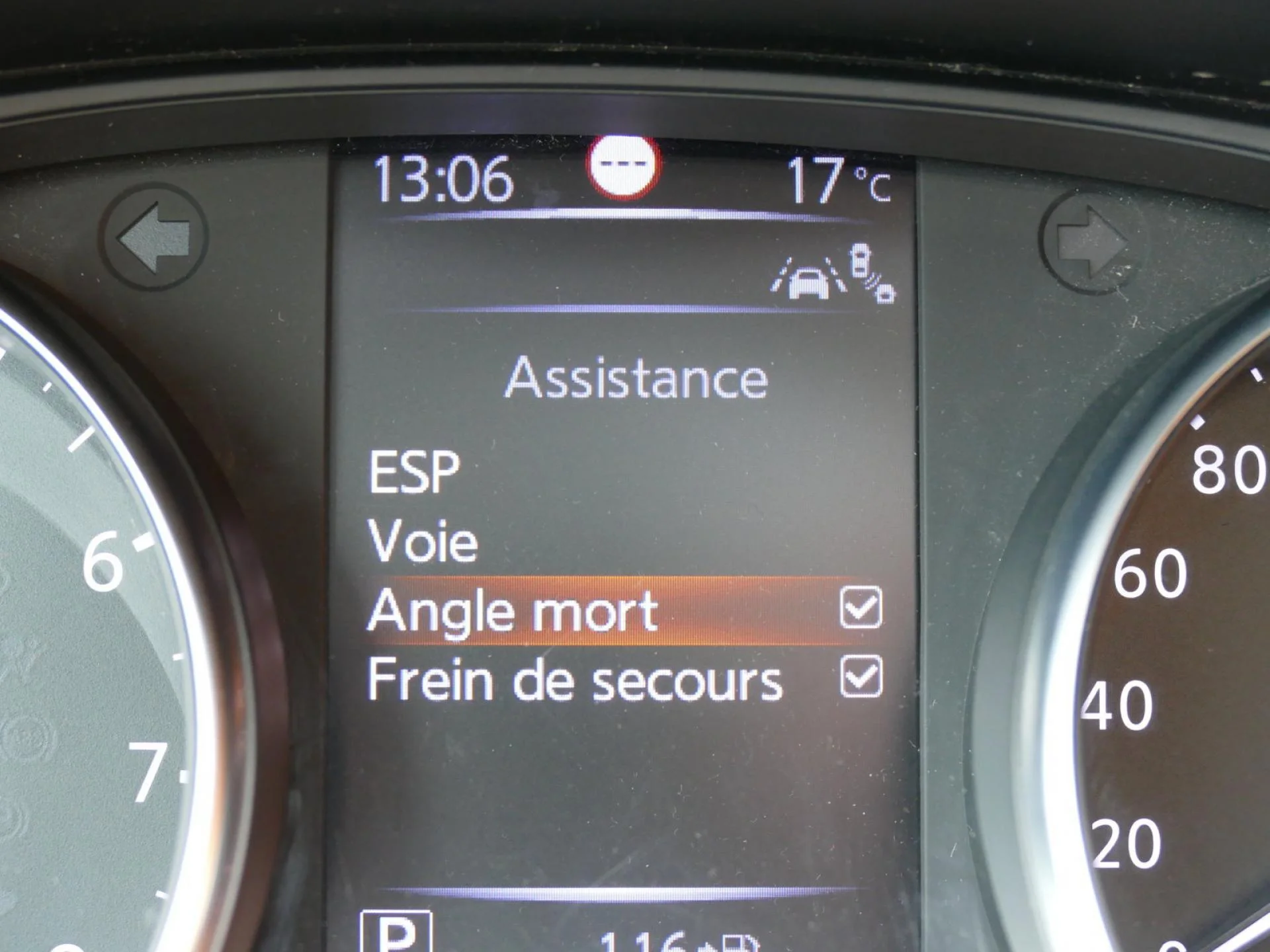 NISSAN QASHQAI - Miniature 15 sur 32 - Cliquer pour voir cette photo