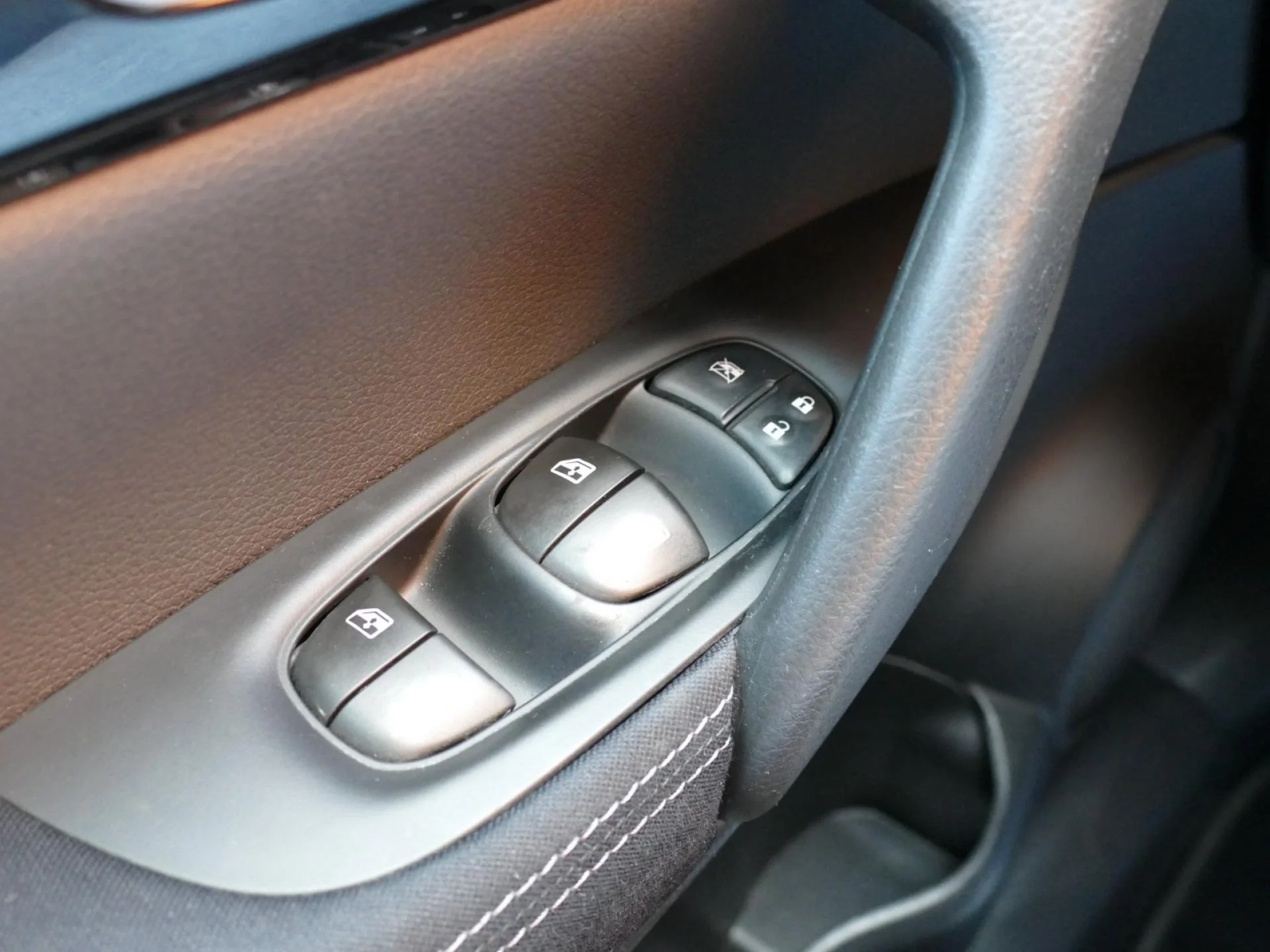NISSAN QASHQAI - Miniature 21 sur 32 - Cliquer pour voir cette photo
