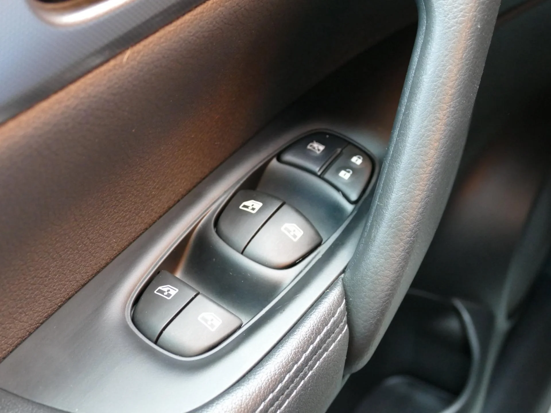 NISSAN QASHQAI - Miniature 16 sur 22 - Cliquer pour voir cette photo