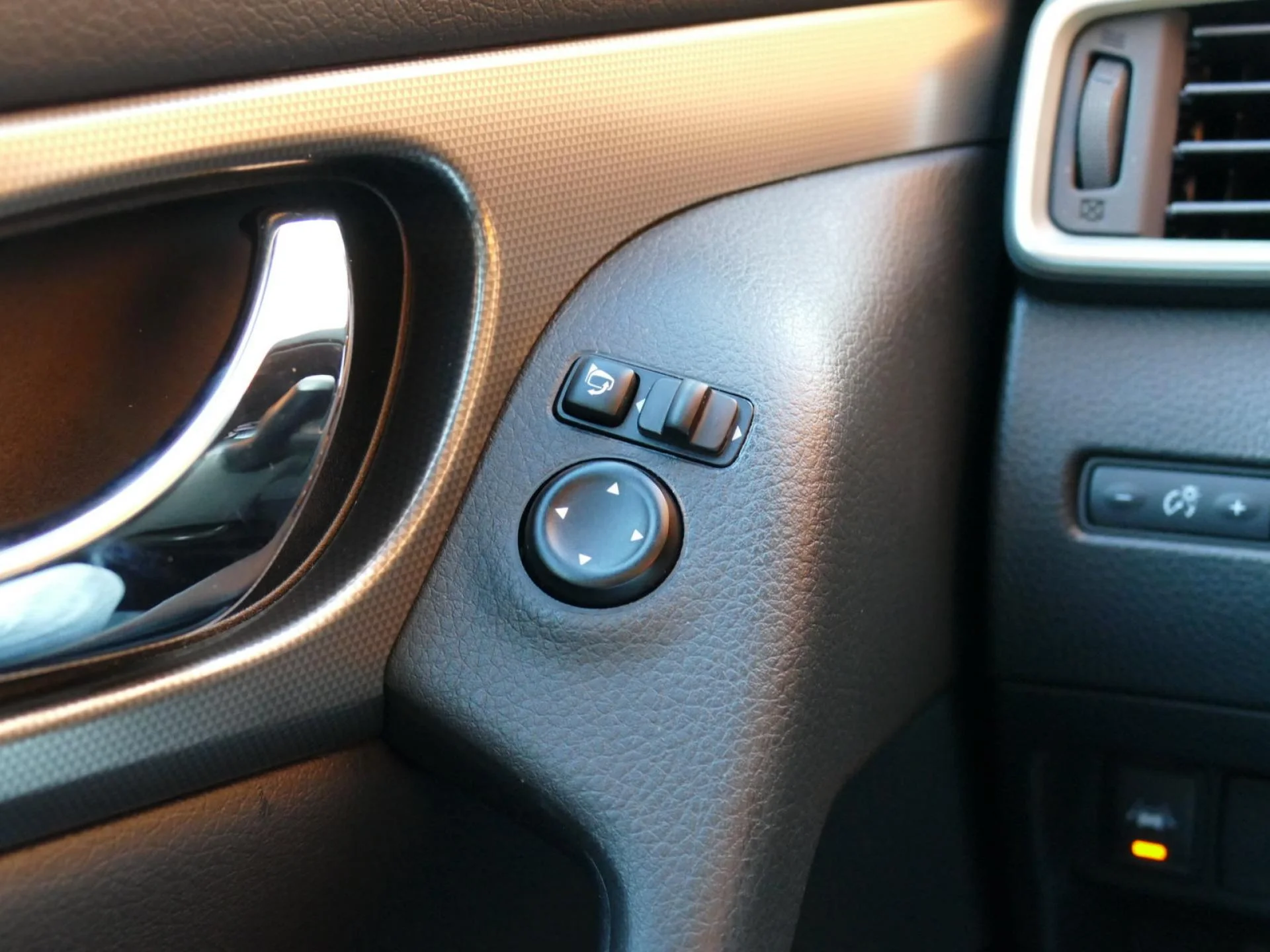 NISSAN QASHQAI - Miniature 22 sur 32 - Cliquer pour voir cette photo