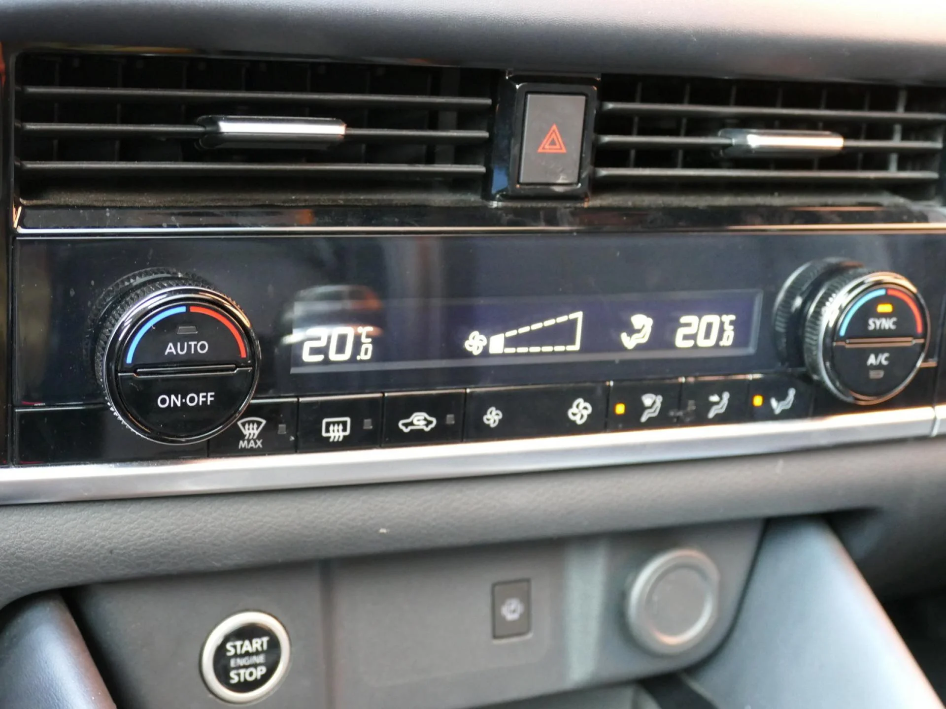 NISSAN QASHQAI - Miniature 12 sur 38 - Cliquer pour voir cette photo