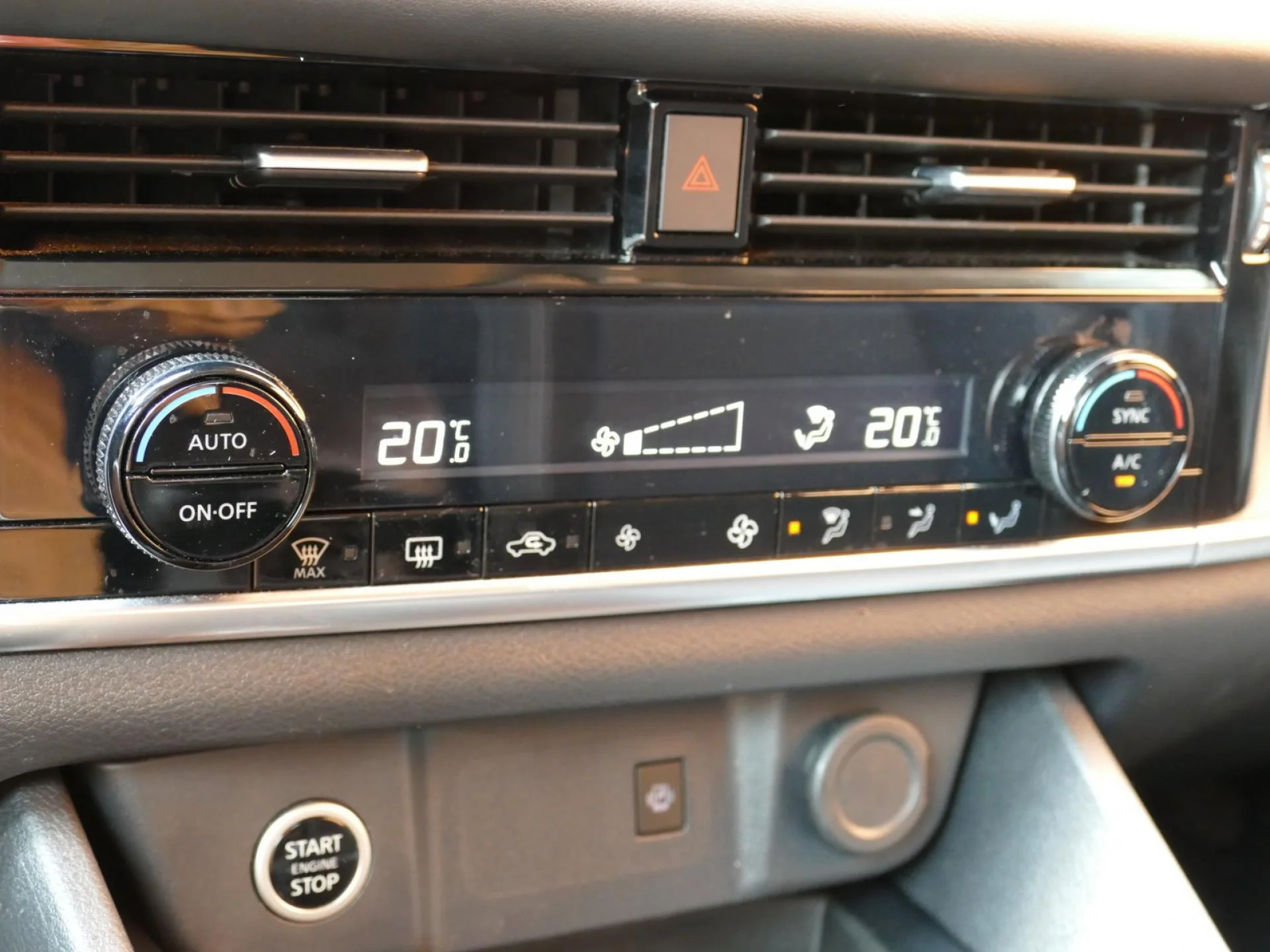 NISSAN QASHQAI - Miniature 12 sur 23 - Cliquer pour voir cette photo
