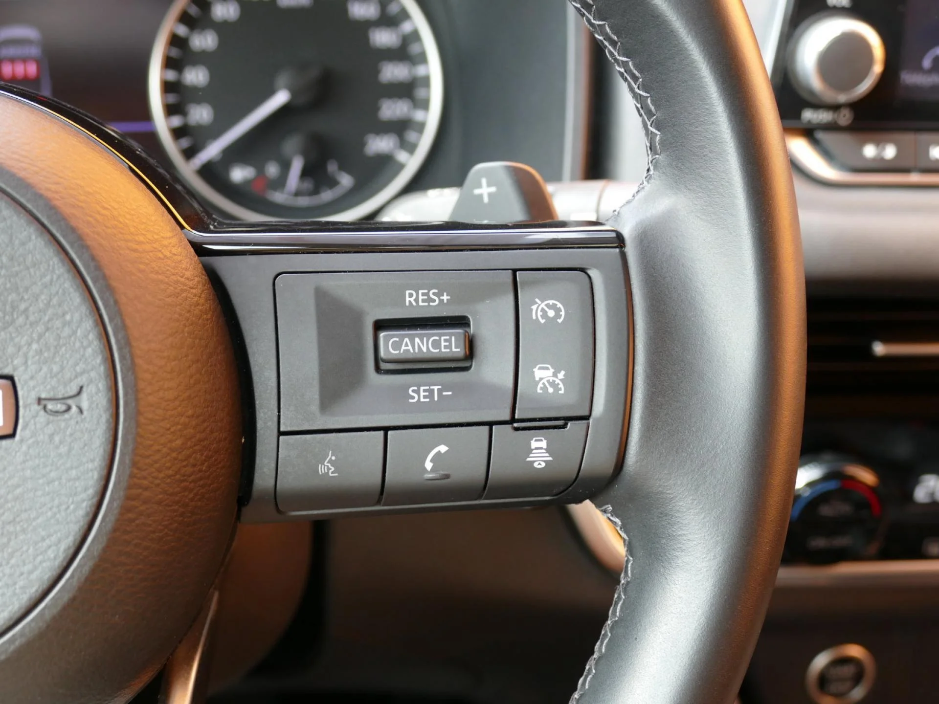 NISSAN QASHQAI - Miniature 14 sur 23 - Cliquer pour voir cette photo