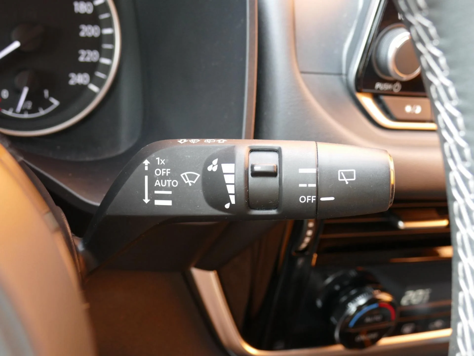 NISSAN QASHQAI - Miniature 22 sur 23 - Cliquer pour voir cette photo